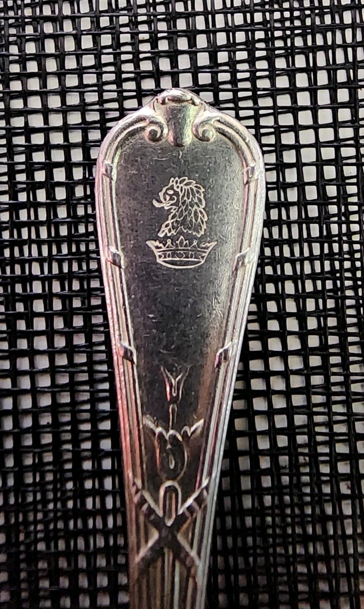 ANTIQUE R WALLACE SILVERPLATED EMPIRE STYLE DEMITASSE COFFEE SPOON w/LION LOGO☕