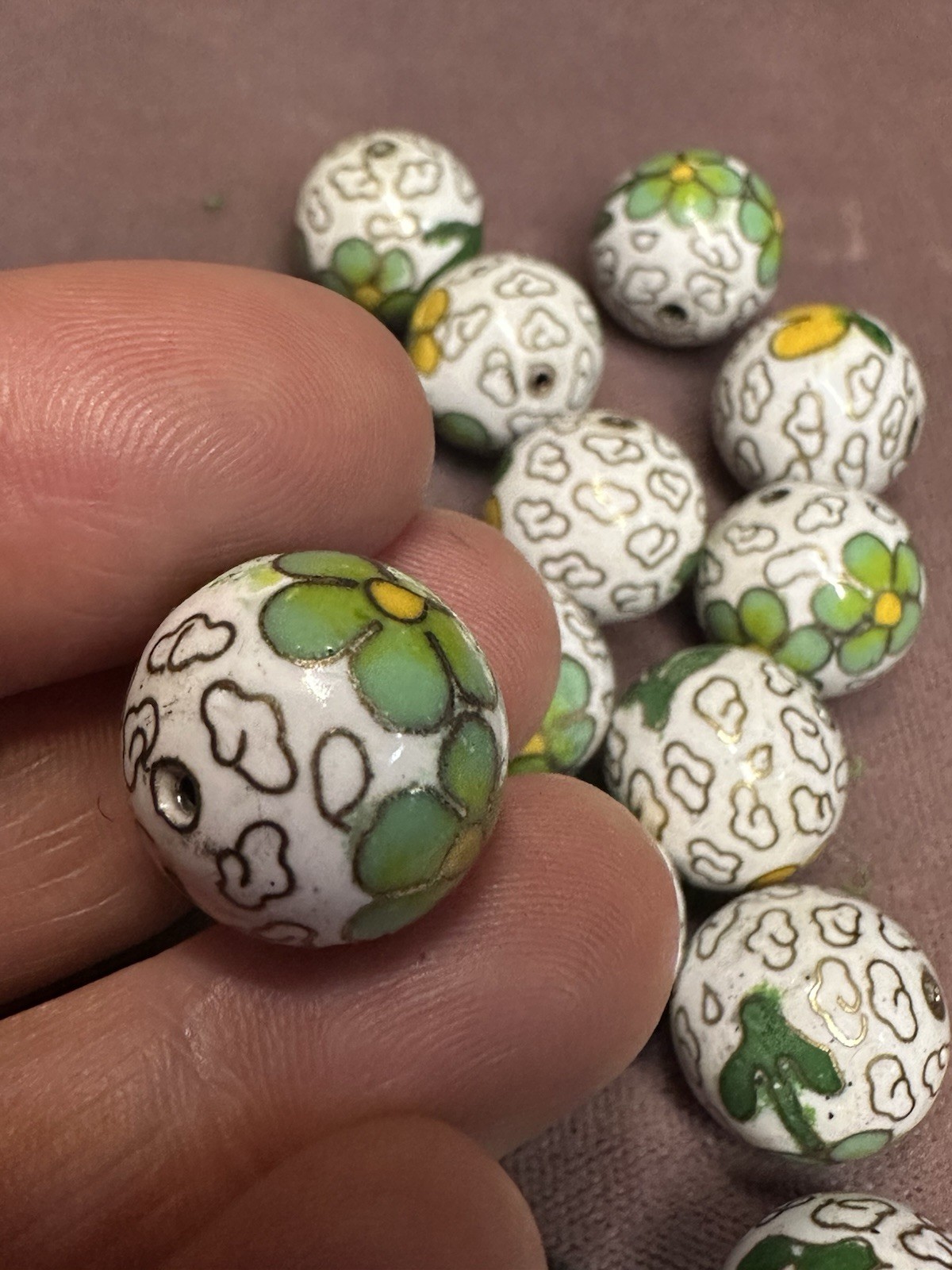 One Vintage Chinese Enamel Cloisonné White Green Yellow Bead Flowers Round 15mm