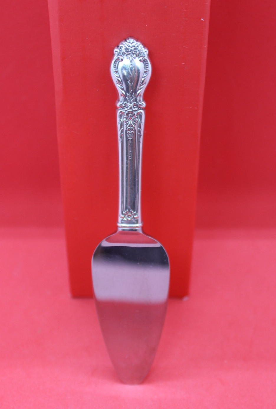 6 3/8″ Brocade Cheese Server by International Silver “S” Mono (1950) 21g
