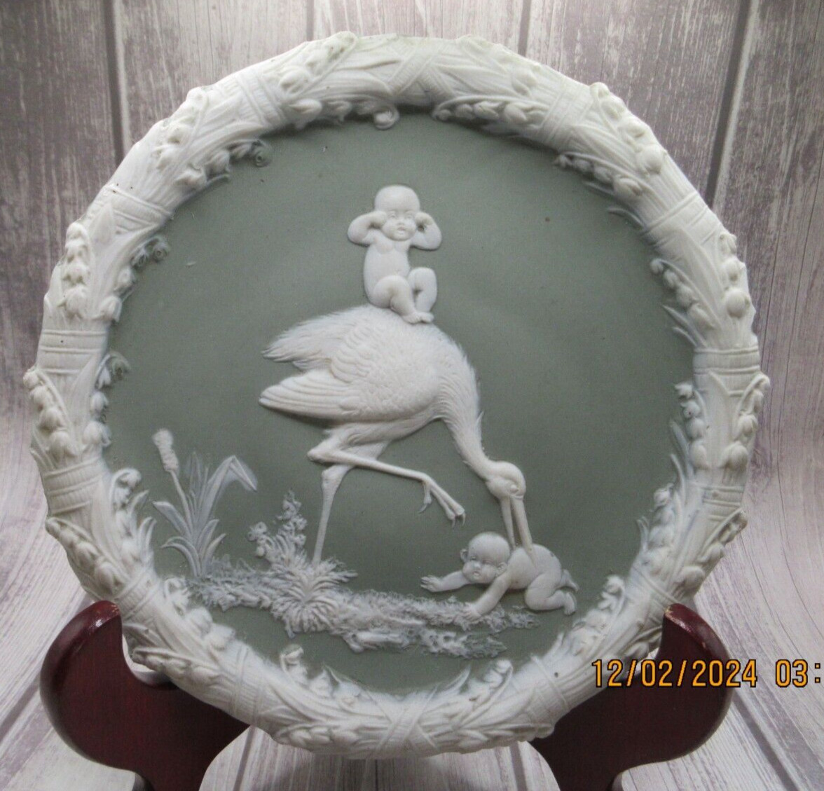 ANTIQUE~GERMAN~GREEN & WHITE #2941 JASPERWARE EGRET CHERUB PLAQUE~ 6 1/8″