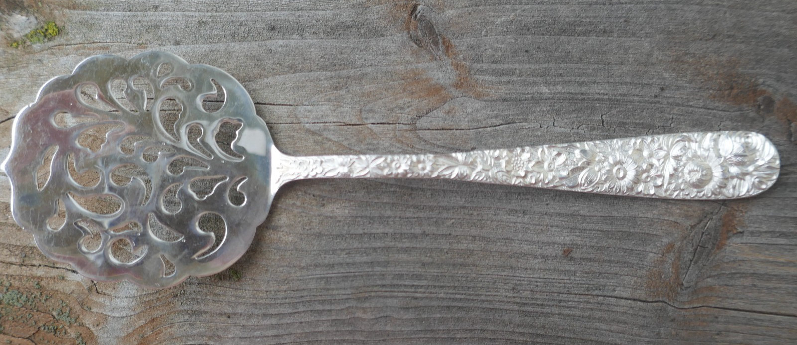 Vintage S. Kirk & Son Sterling Tomato Server In Repousse Pattern – 7 5/8″ Long