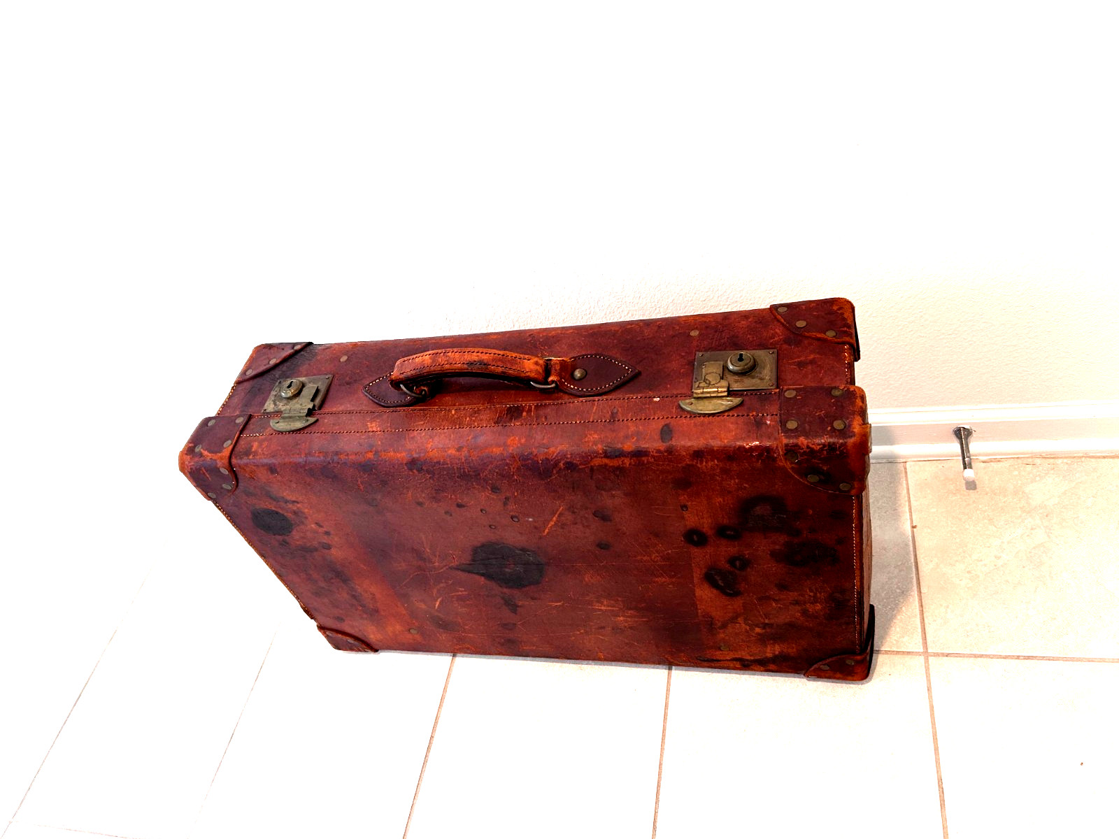 Large Antique Leather Suitcase DAVIS LONDON Late 1800’s Early 1900’s Edwardian