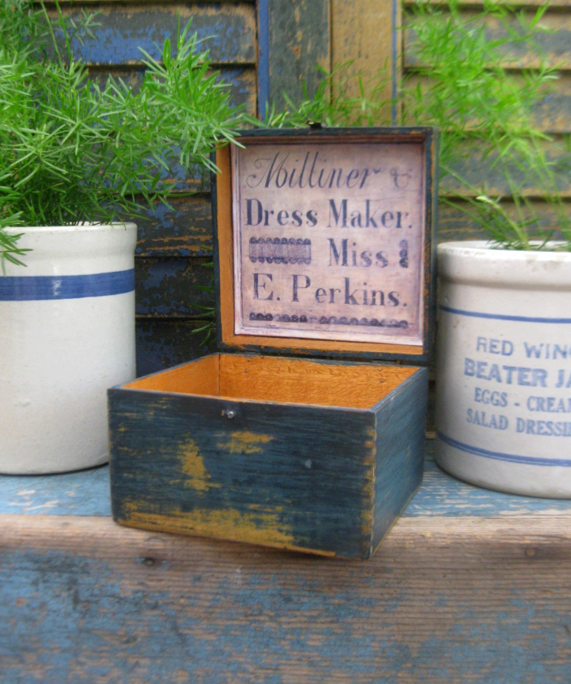 Antique Finger Jointed Wood Collar Box New Milk Paint Dress Maker Label