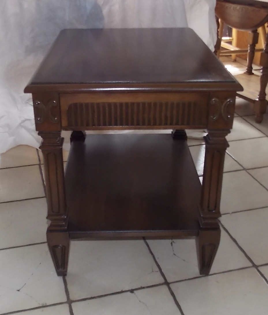 Walnut Weiman Side Table / End Table (ET363)