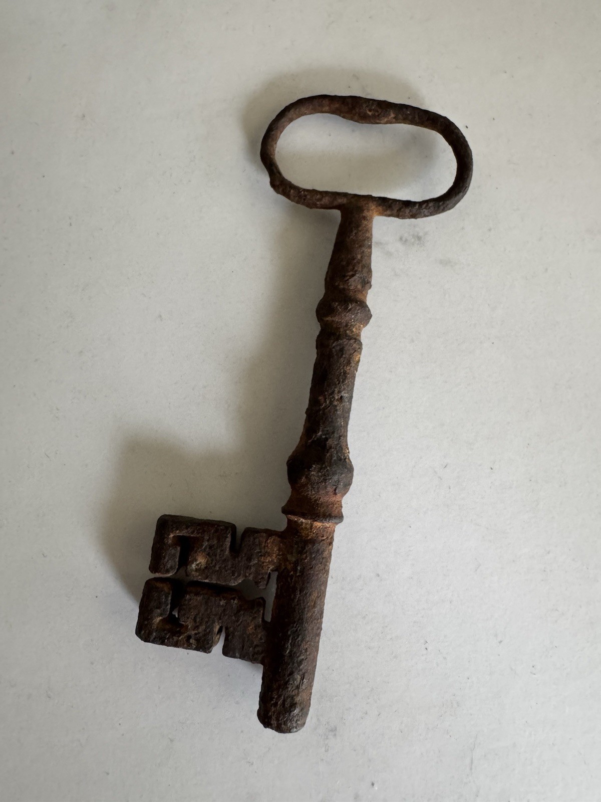 Large Antique Iron Metal Skeleton Key 5.5″ Decorators Architectural Gothic Prop