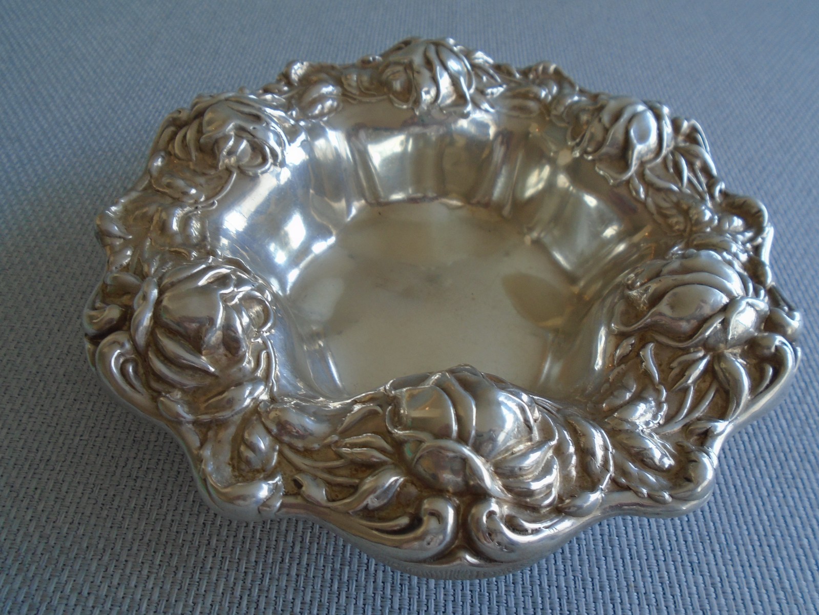 WHITING STERLING SILVER ~ REPOUSSE DISH BOWL ~6 1/4″ 4.6oz~ ART NOUVEAU BEAUTY!