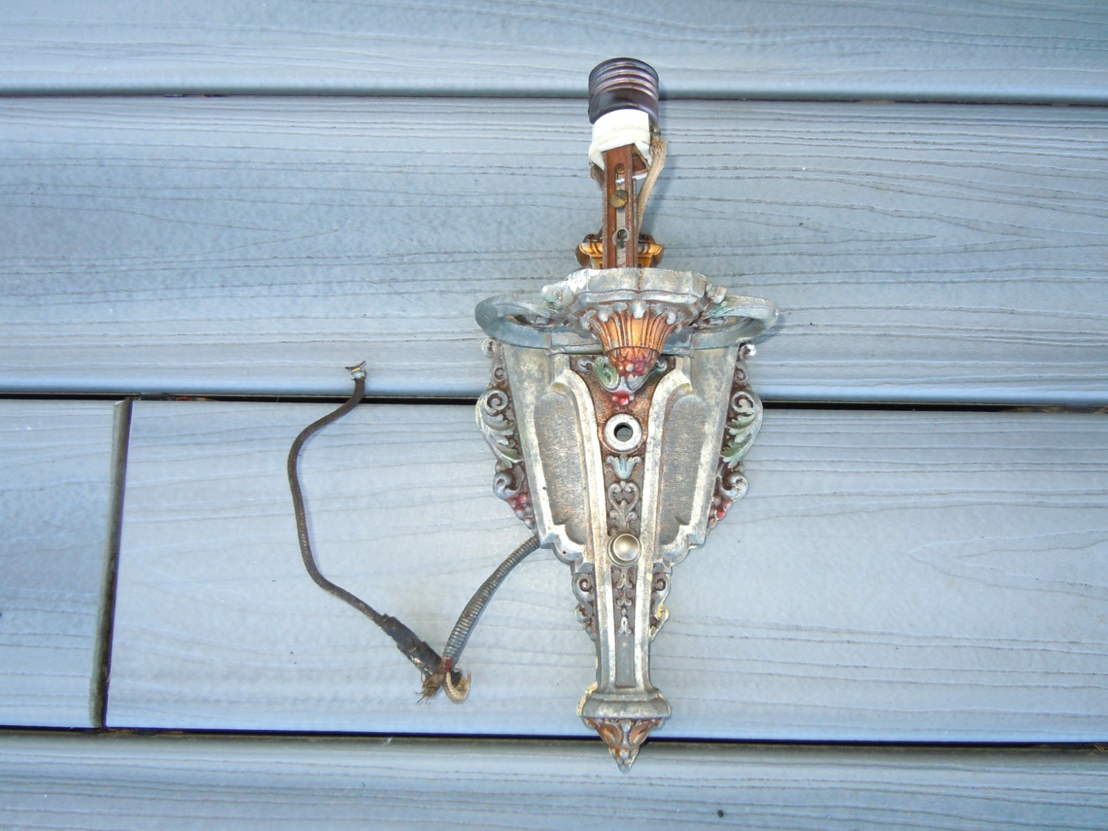 VINTAGE ORIGINAL ART DECCO ” RIDDLE ” CANDLE STYLE CAST METAL WALL SCONCE LIGHT