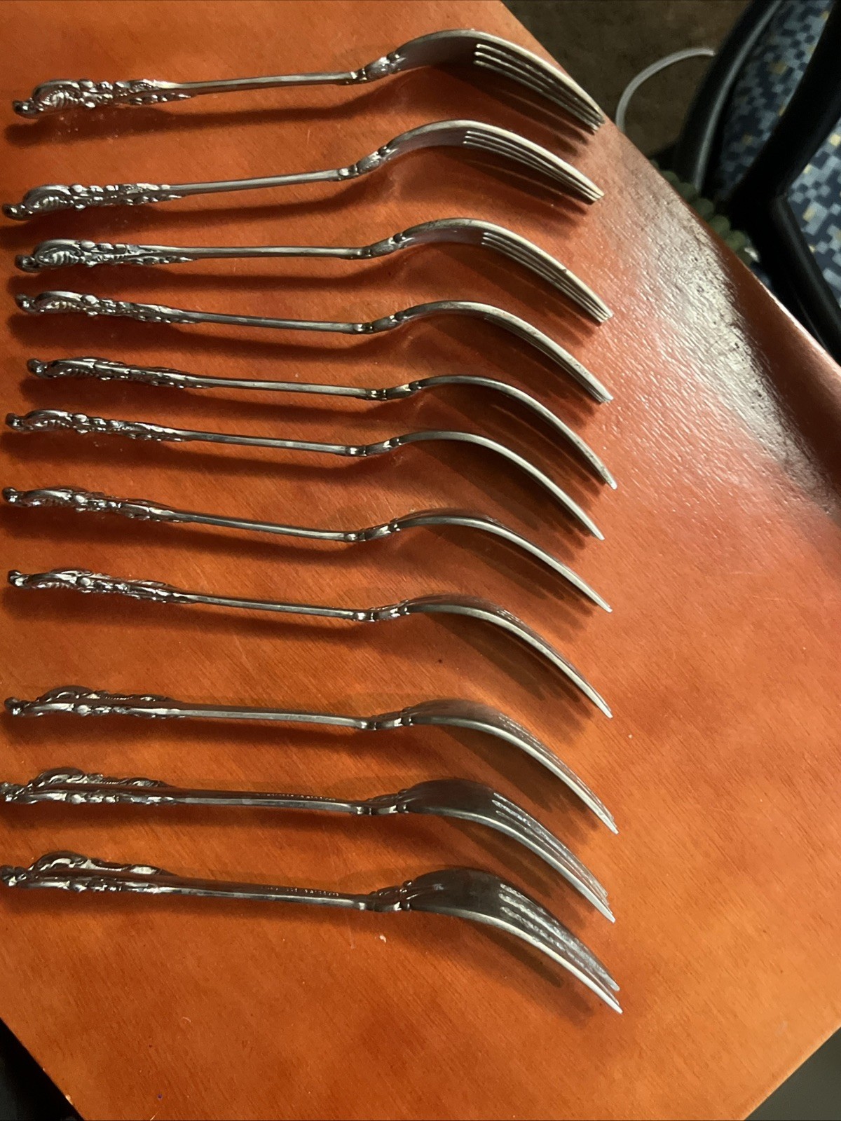 Baroque by Godinger Silver Plate Flatware Set Of 51 In Wood Felt Lined Box As Is
