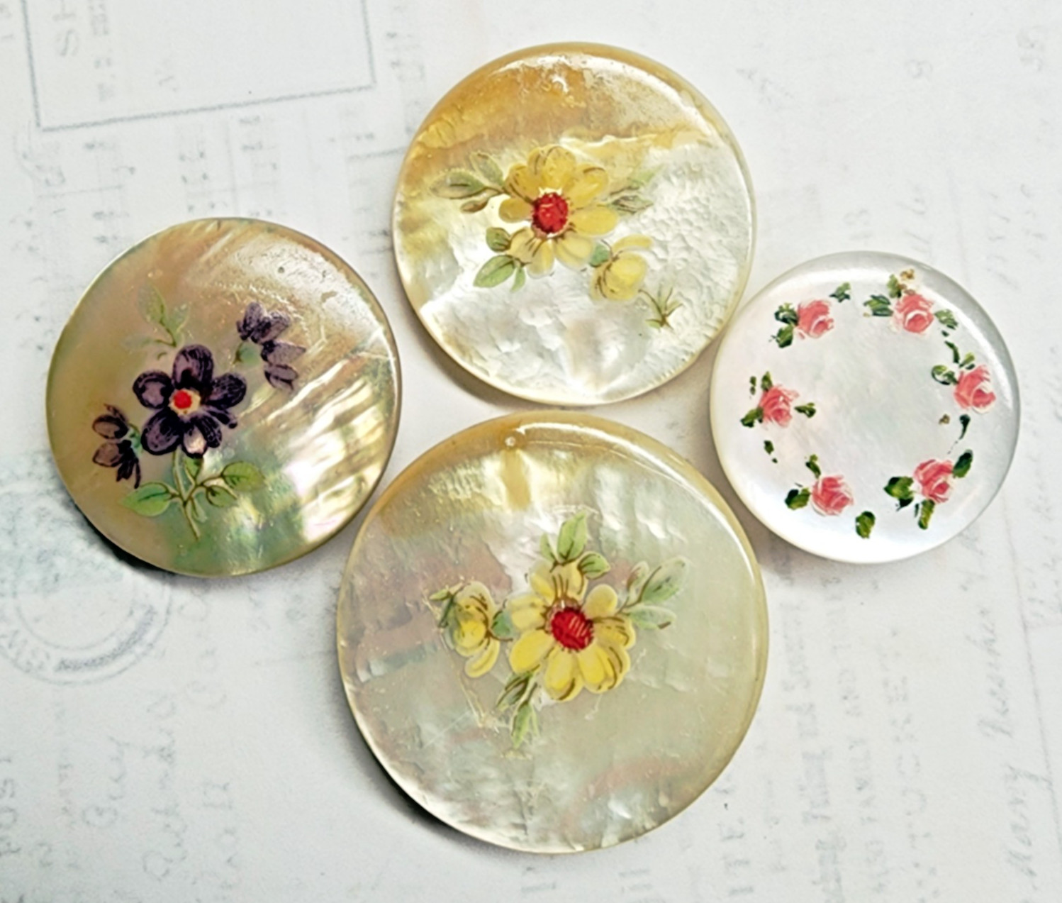 4 Antique Hand Painted Pearl Shell Flower Picture Buttons ~ 7/8″ to over 1-3/16″