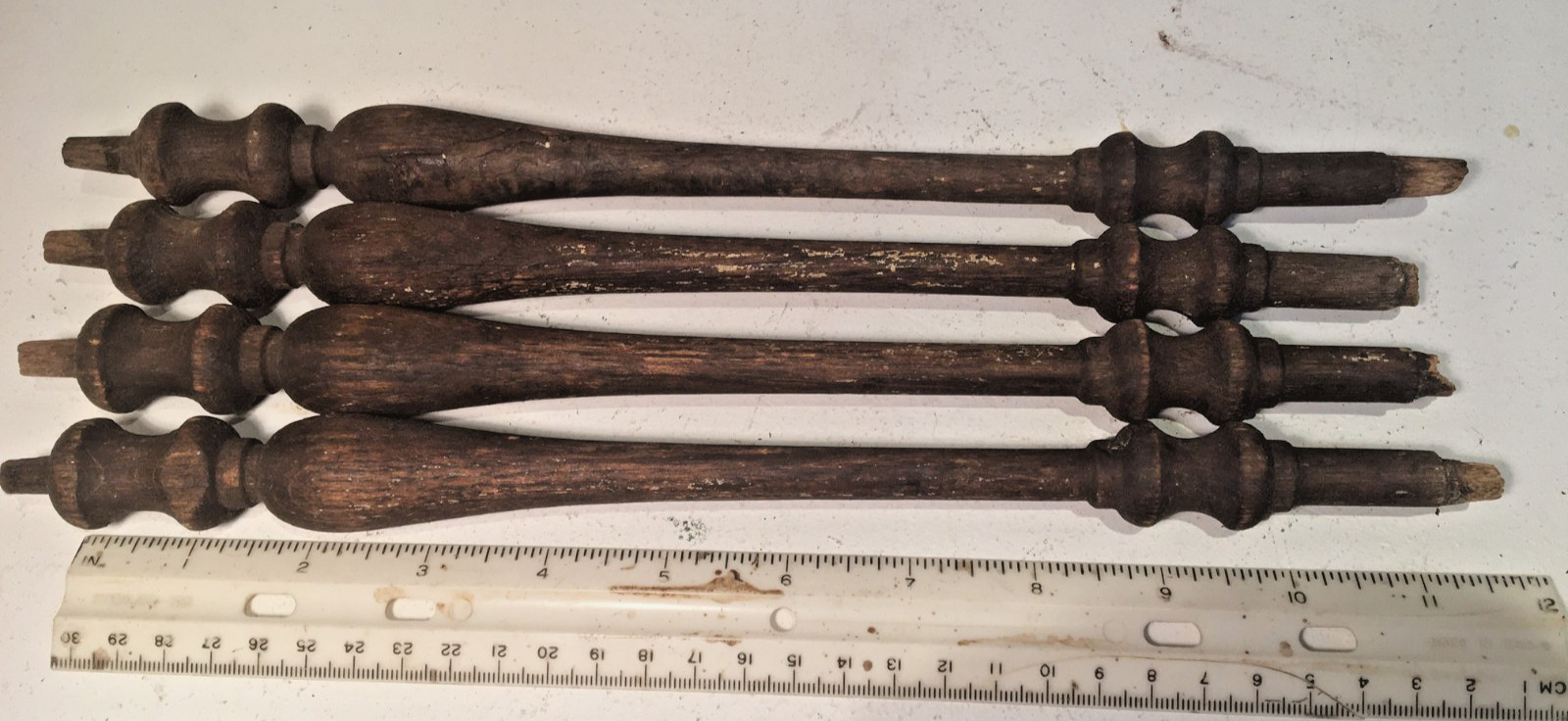 ANTIQUE VINTAGE SALVAGE WOOD 4 TURNED SPOKES RAILS SPINDALES