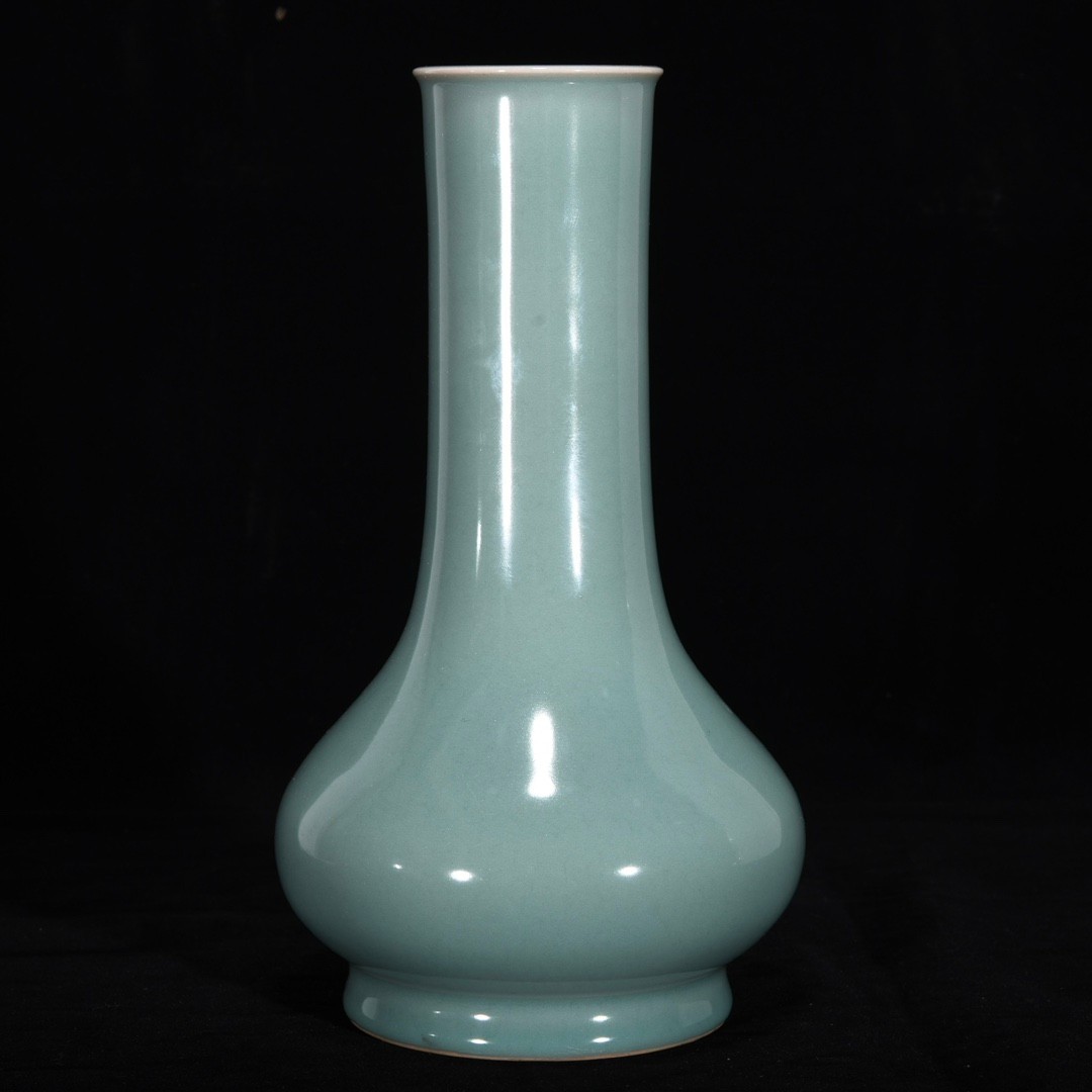9.4-inch Longquan Kiln Bean Green Glaze Inscription Poetry and Prose Jar
