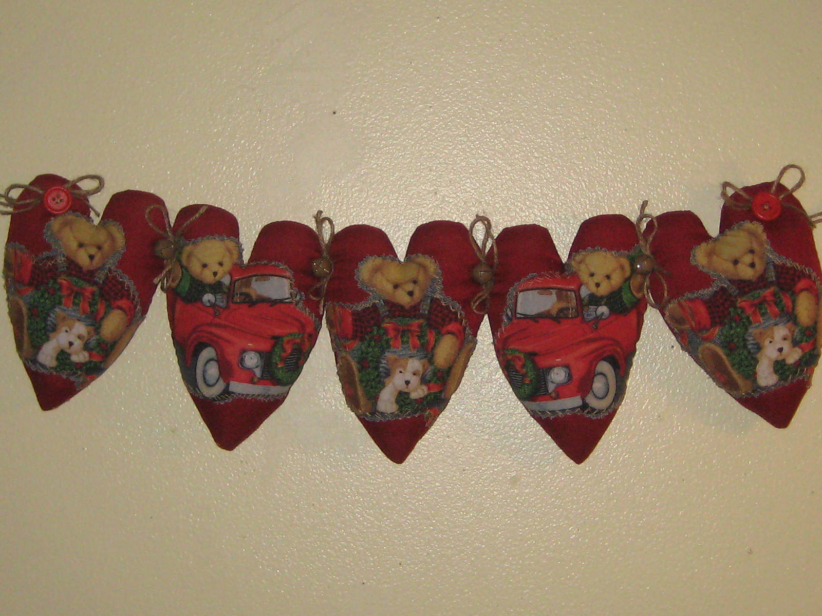 5 Bear Appliqued fabric Hearts 20 in. Christmas garland Country Kitchen Decor