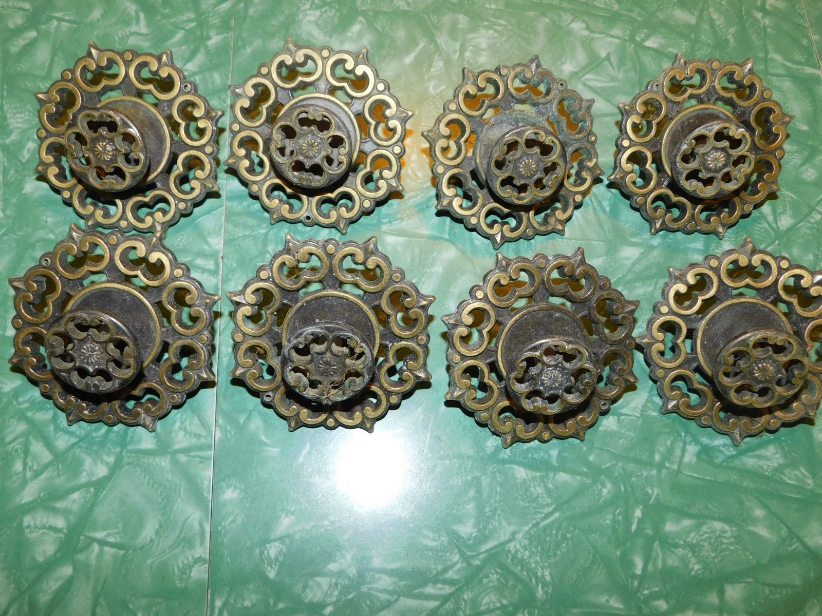 VTG AMEROCK VANITY FAIR ANTIQUE BRASS BACKPLATE W DRAWER KNOBS ORNATE TRUE VTG 8