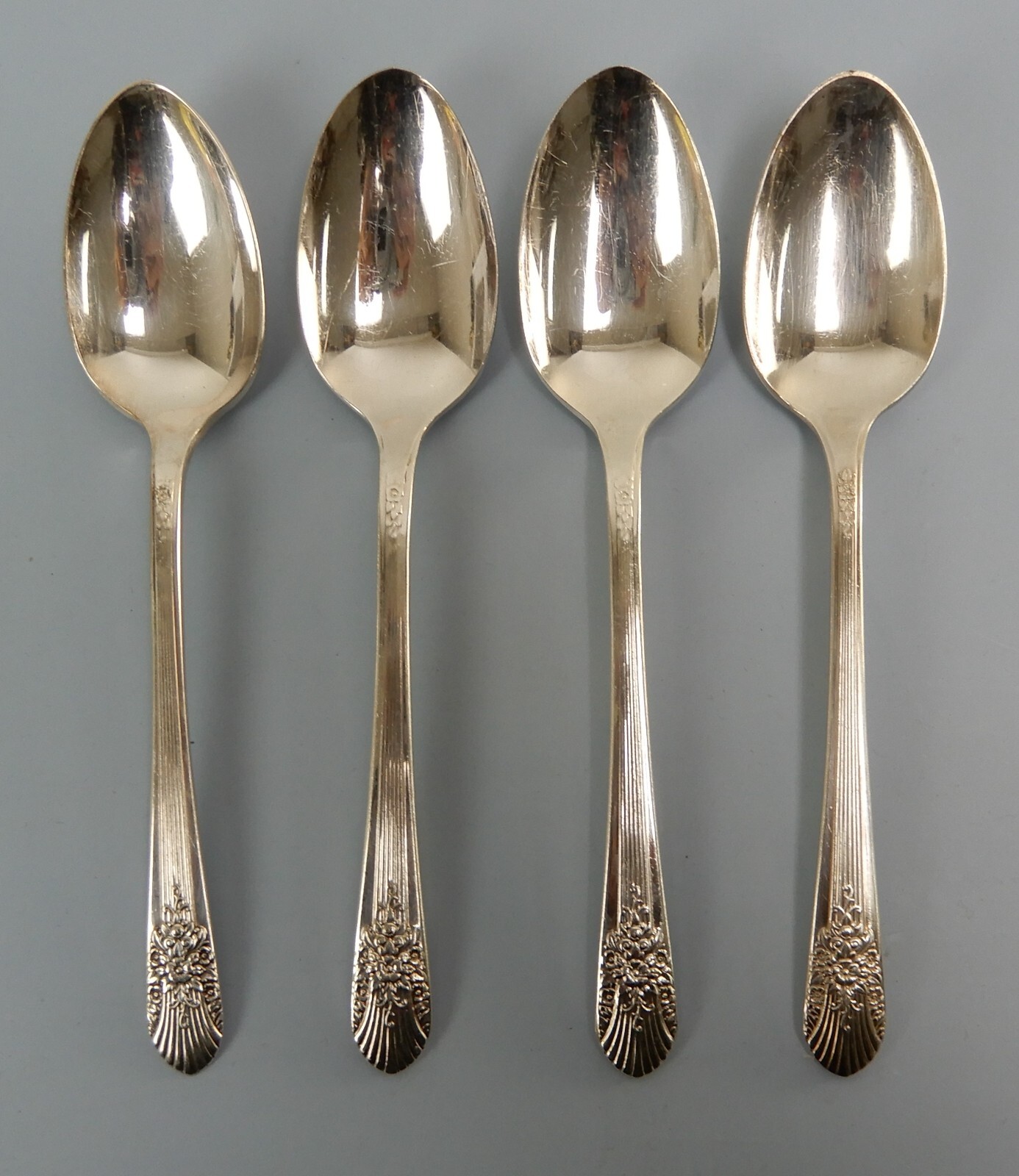 Set of 4 Piece Tea Spoons Wm.Rogers Silver-Mist Marigold Silverplate
