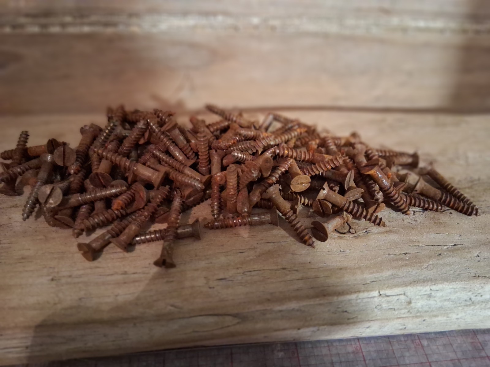 LOT of 119 Antique Slot Wood Screws. #10 Wood Dresser. 1″ Long. ANTIQUE DRESSER