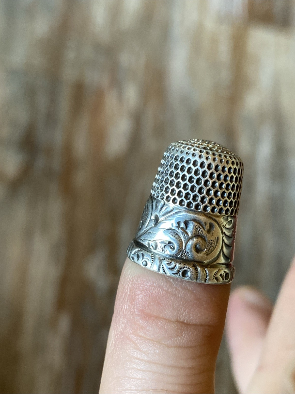 Antique Simons Bros Sterling Silver Thimble Chased Ferns Flowing Scroll Waves 7