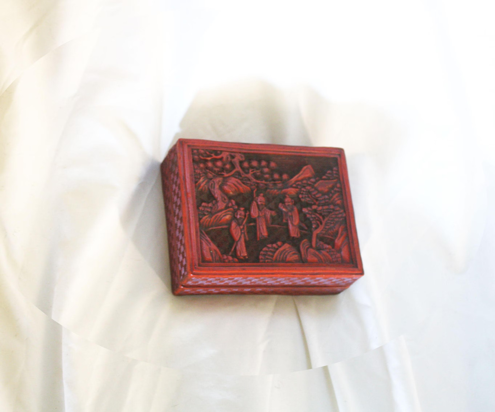 Antique Chinese Qing 19th Century Red Cinnabar Lacquered Enamel Trinket Box