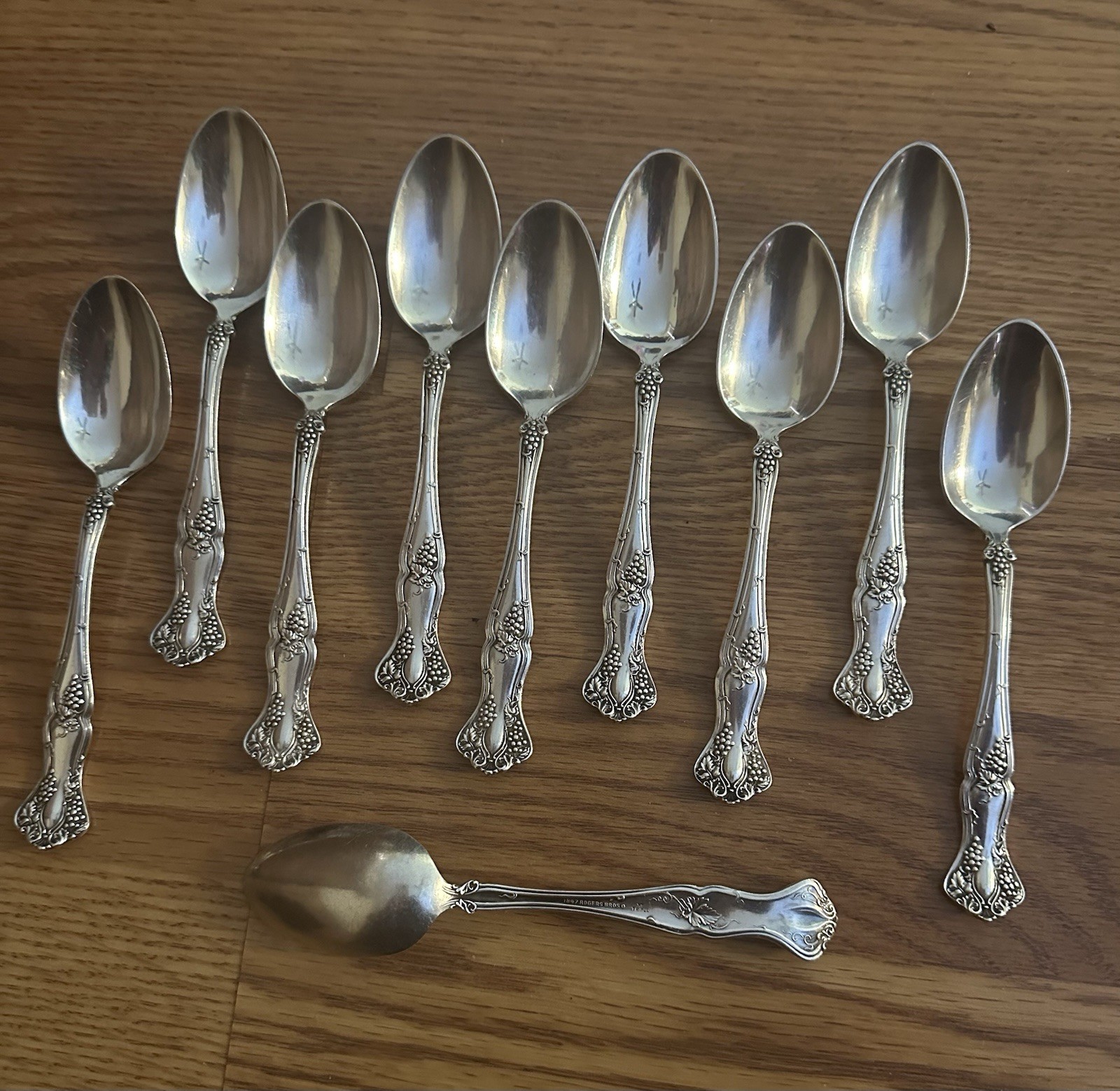 ROGERS BROS VINTAGE GRAPE Pattern 10 – 6″ TEASPOONS