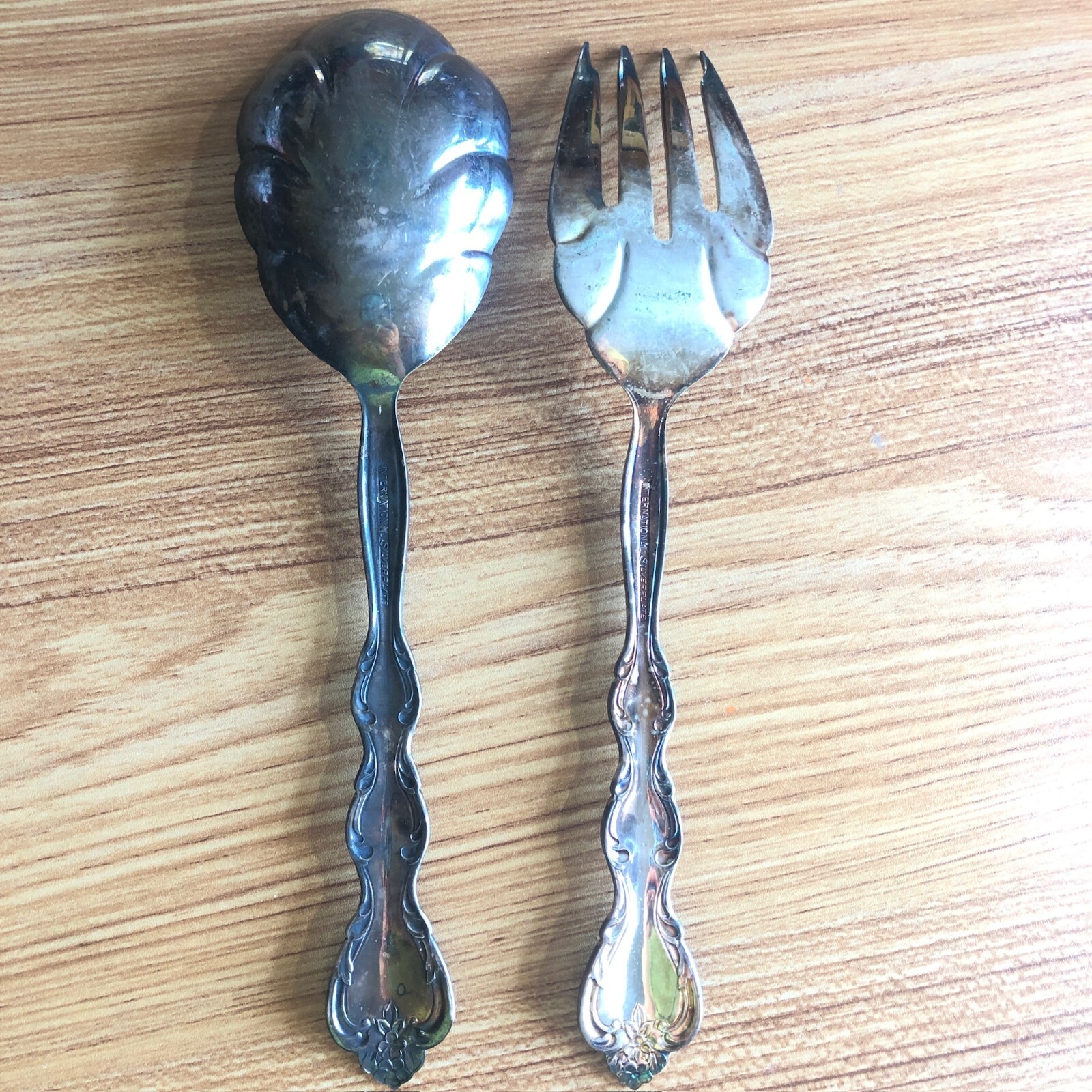 International Silverplate 1971 Interlude Meat Serving Fork Scalloped Spoon 9″