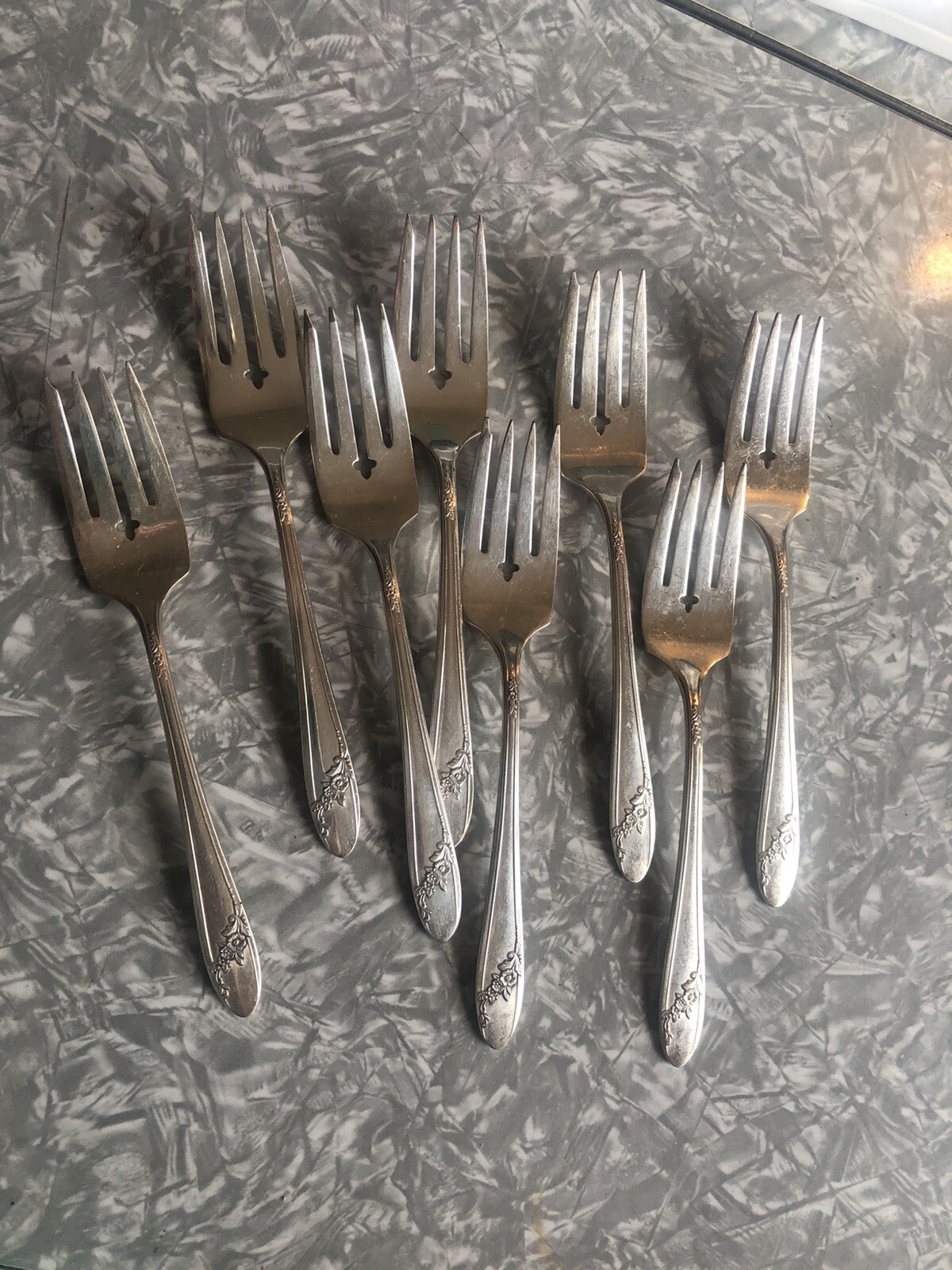 8 Salad Forks QUEEN BESS II Oneida Silverplate 1946 TUDOR PLATE Excellent!