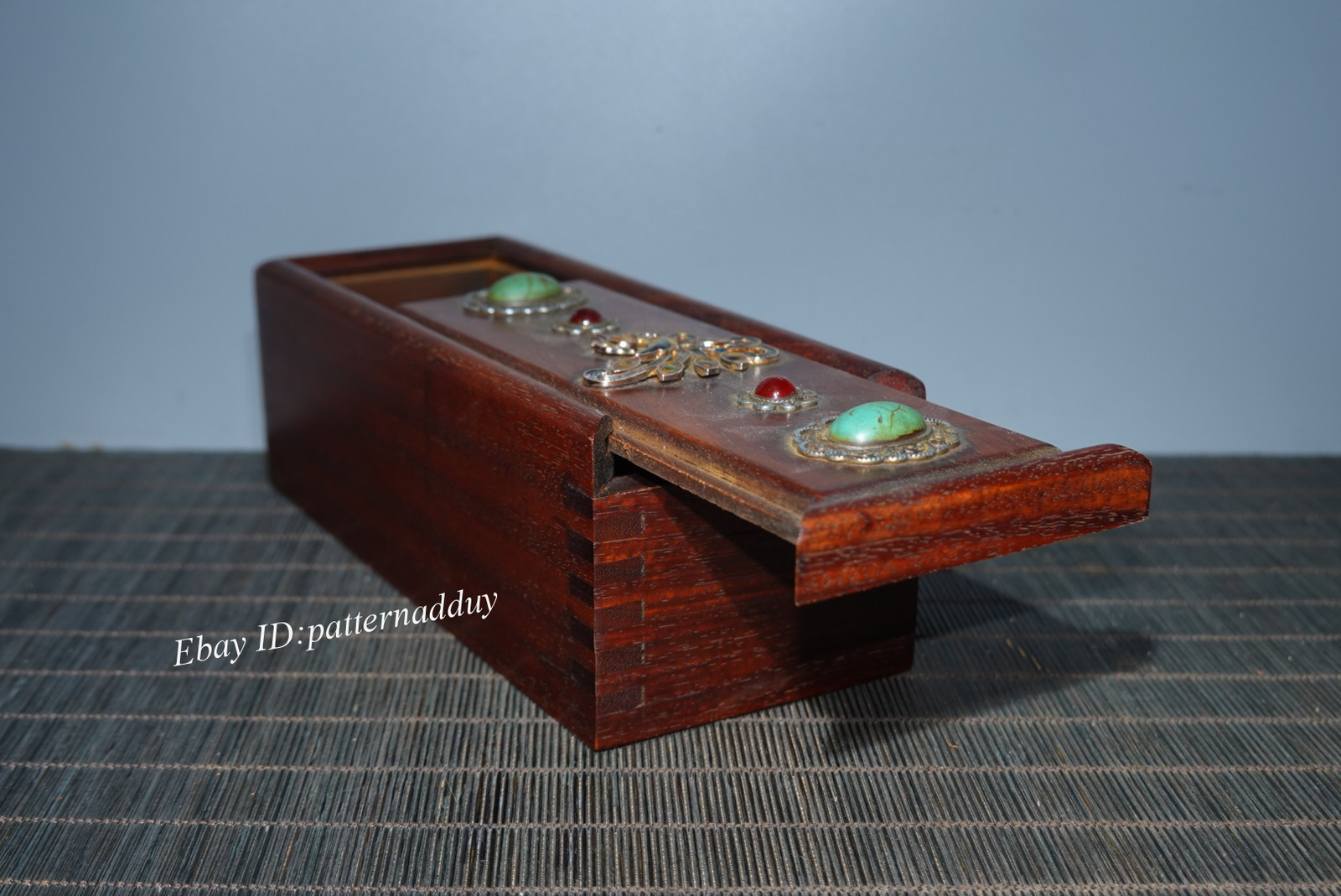 Craft of Inlaid Jewelry Box with Rosewood Colored Shells From The Old Collection