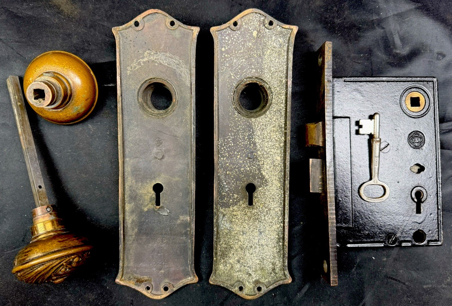 Yale and Towne Y&T Bronze Cluny Knobs and Backplates Set With Lock 1 of 2