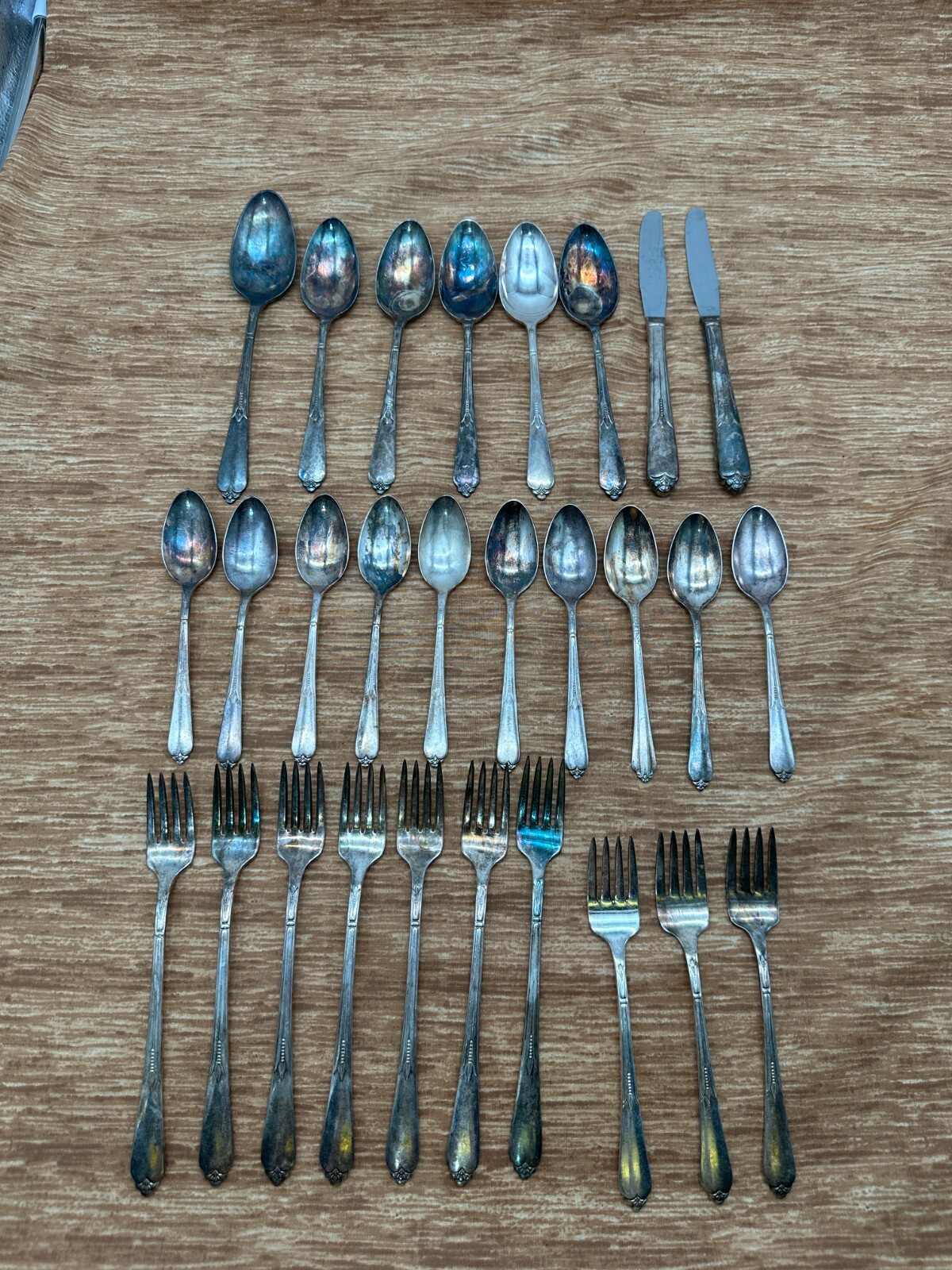 28 Piece Set Roger Bros Reinforced Plate IS 1933 Inspiration Corn Pattern