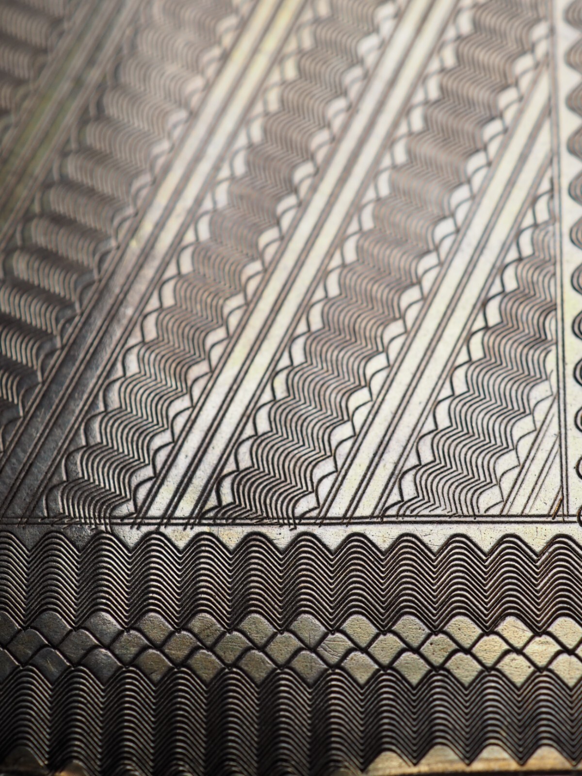 Exquisite Vintage Silver Business Card Holder – Beautiful Geometric Patterns!