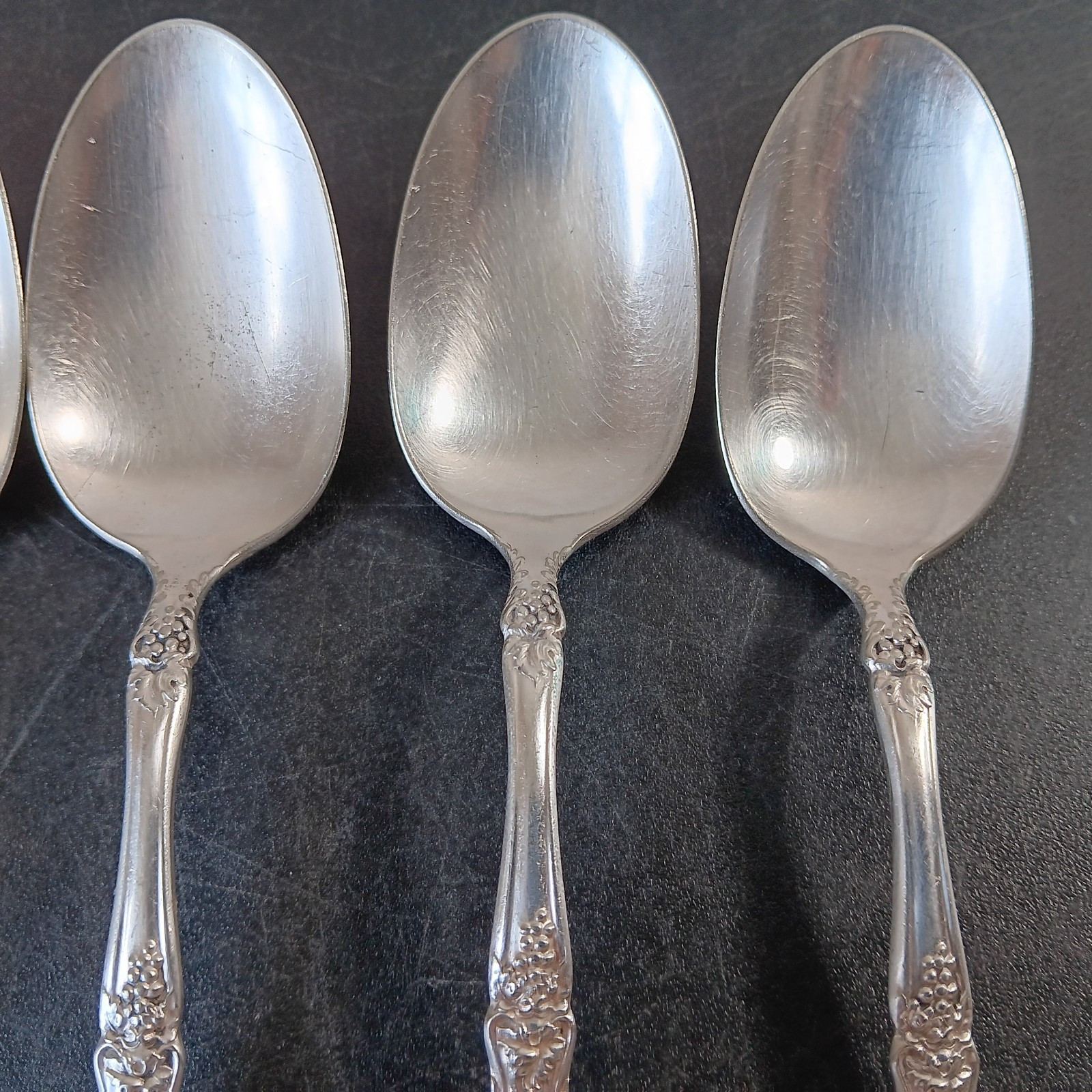 Set Of 5 1881 Rogers A1 La Vigne Grape Cluster Silver Plated Soup Spoons