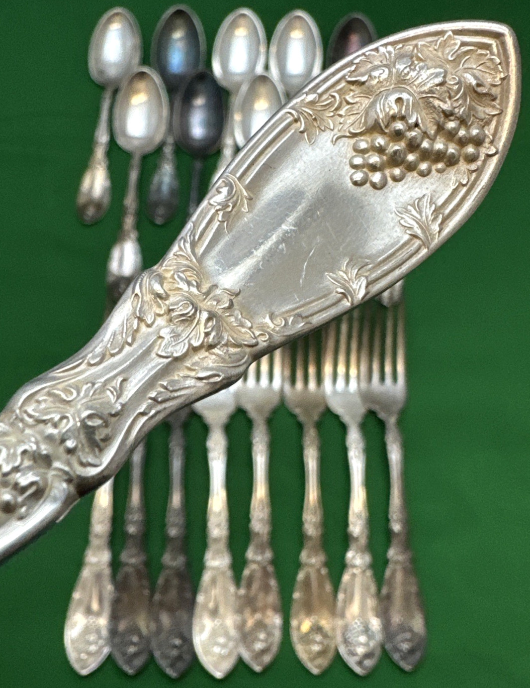 19 Pc 1908 LA VIGNE Grape Silverplated9 DINNER FORKS & 10 TEASPOONS 1881 Rogers
