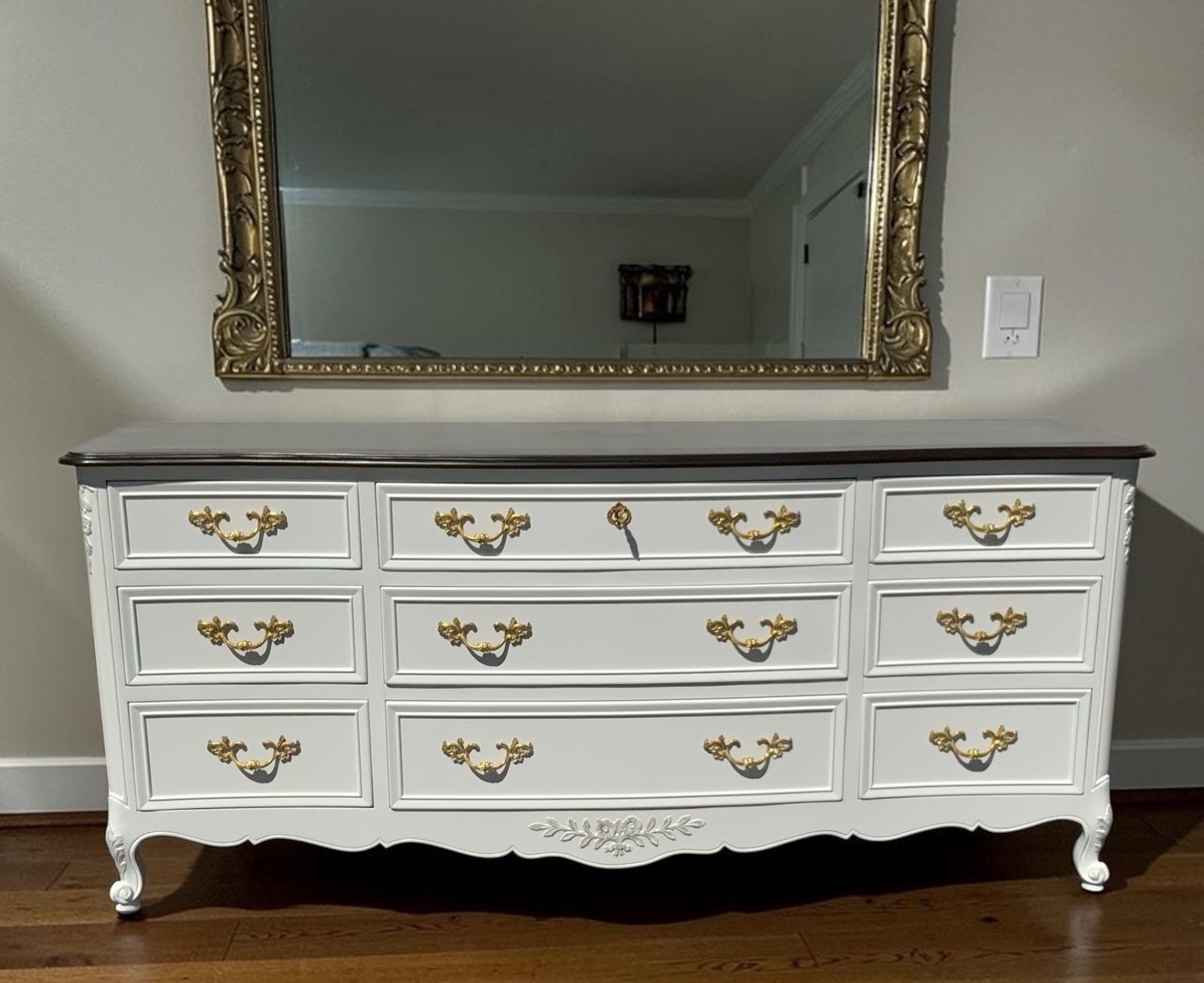 Kindel French Provincial Louis XV 9 Drawer Dresser With Key Lock