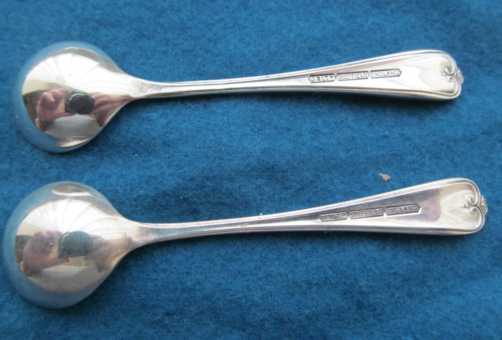EHJ TWO TINY 3 1/4″ SILVERPLATE SPOONS MARKED J.B. LTD SHEFFIELD ENGLAND X