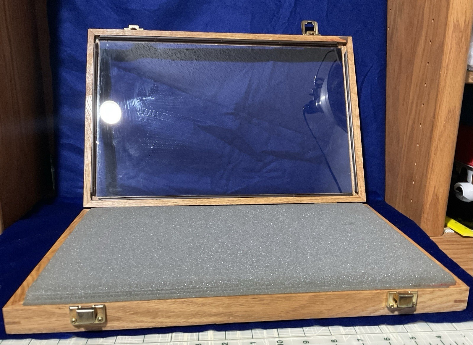 Oak & glass DISPLAY CASE 18”x12”x2” Collections, Treasures, Knives, Coins, Meda