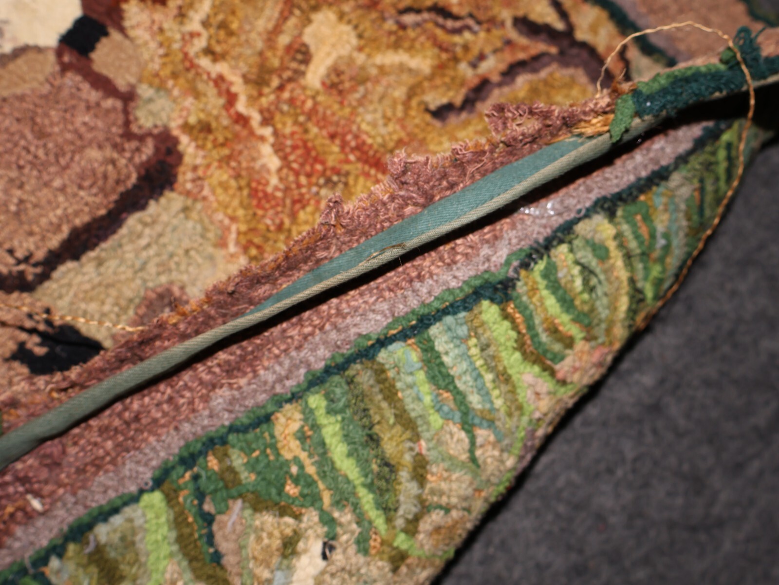 Antique Primitive 58″ x 38″ Hooked Rug Equestrian Hunt Scene Dogs Horses Riders