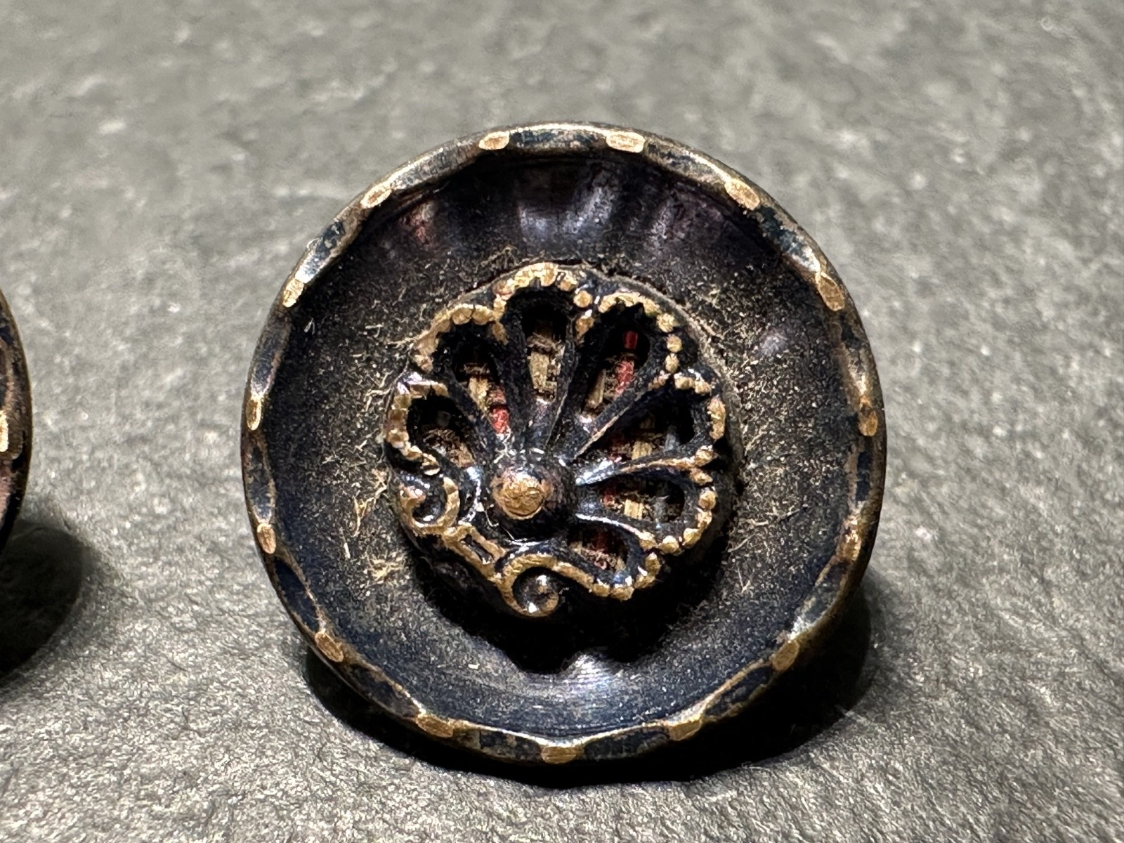 2 MATCHING ANTIQUE ROUND METAL SHANK .5″ BUTTONS I314