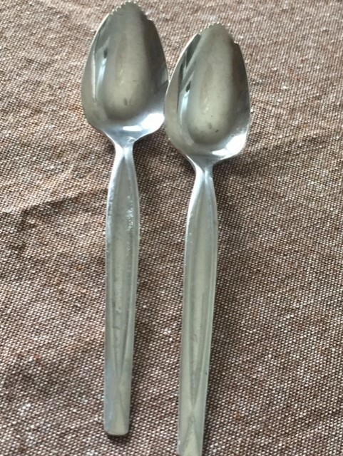 Lines by Wm Rogers Grapefruit Dessert 6″ Spoons Stainless Steel silverware set 2