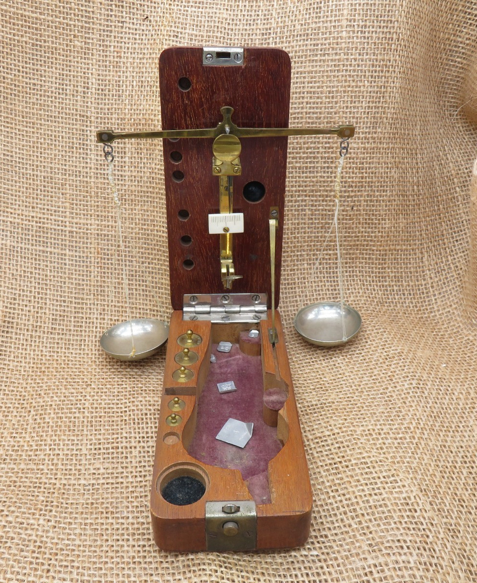 Antique Vintage Portable Pocket Jeweler’s Balance Diamond Scale in Wooden Box