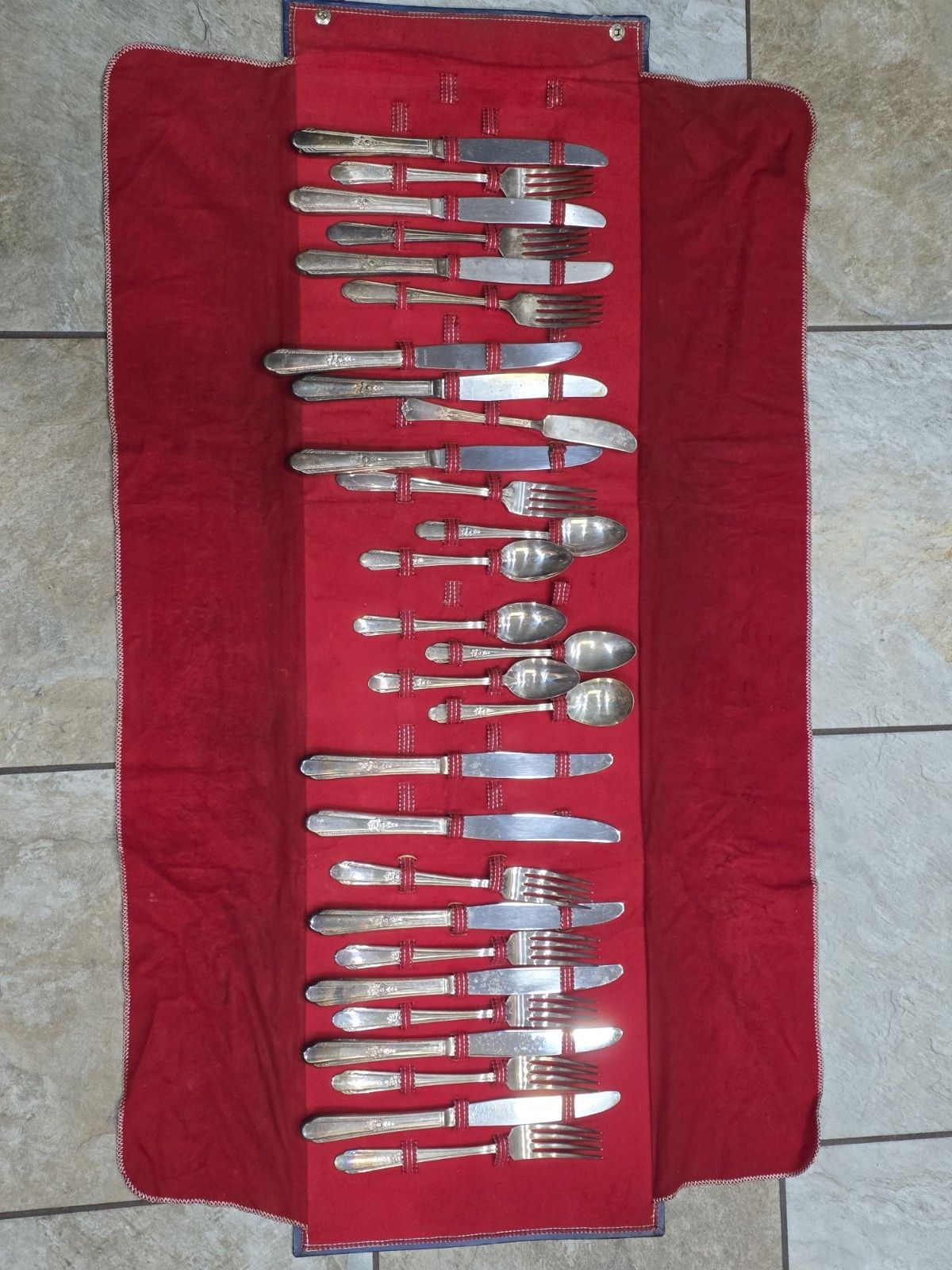 Vintage WM ROGERS MFG CO ORIGINAL EXTRA PLATE FLATWARE 28PCs