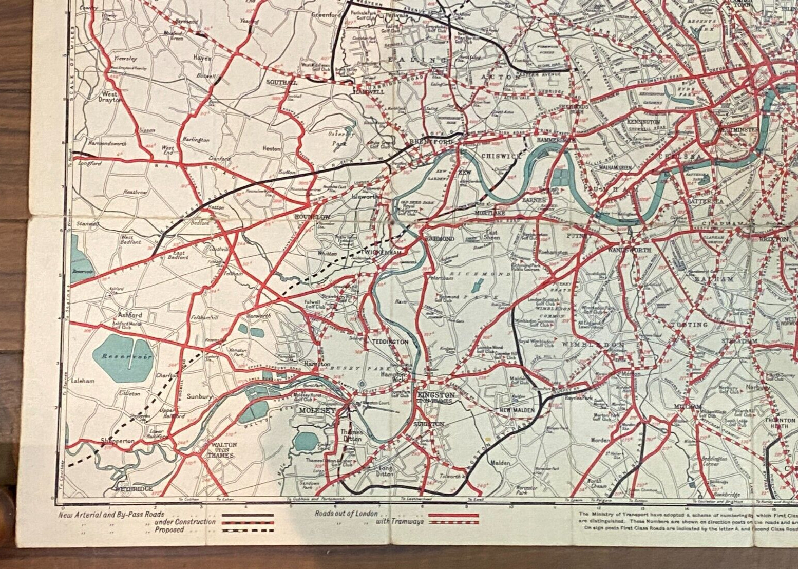 Lovely Daily Mail Road Map of London and South East England 1930 Edition A895
