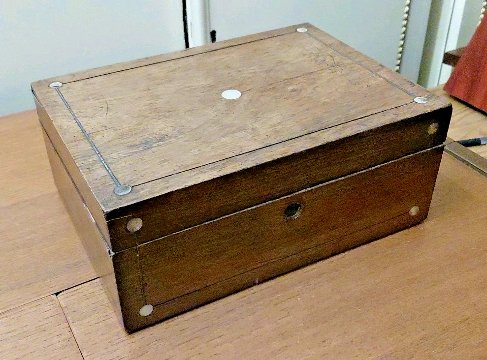Antique Victorian Inlaid Mahogany Wooden Keepsake Sewing Box 27.5 x 20 x 11 cms