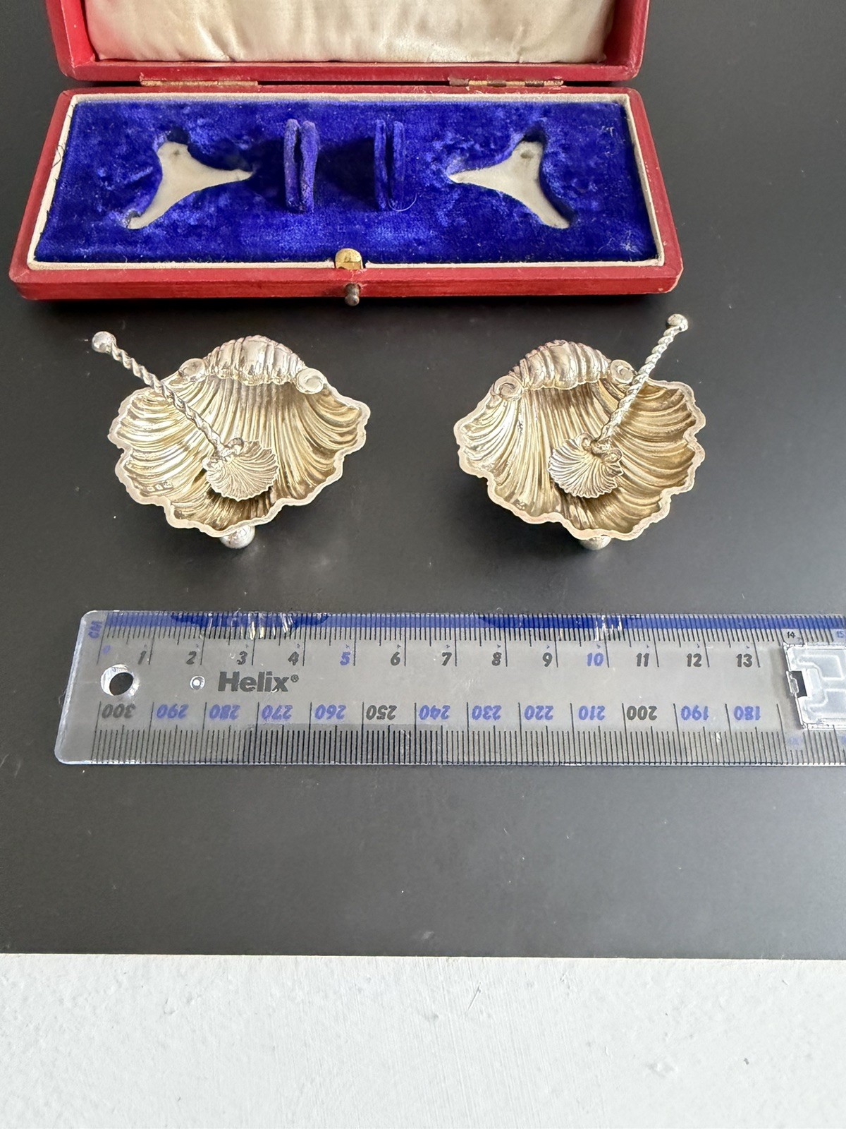 Cased Pair Solid Silver Scallop Shell Open Salt Dishes & Spoons C & N 1899