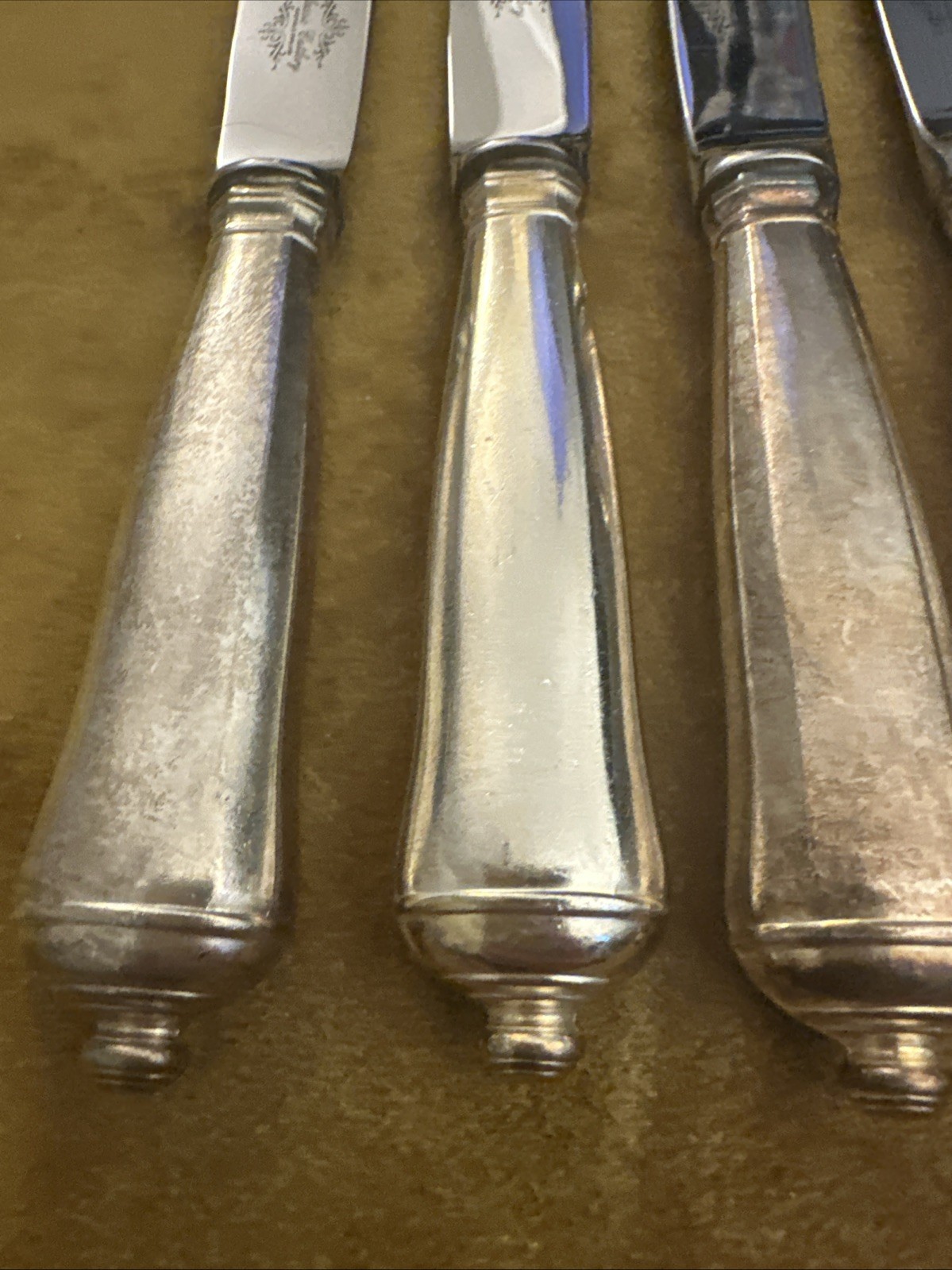 5 DINNER KNIVES POTTERY BARN Sheffield ENGLAND MAXFIELD Silverplate CLEAN BLADES