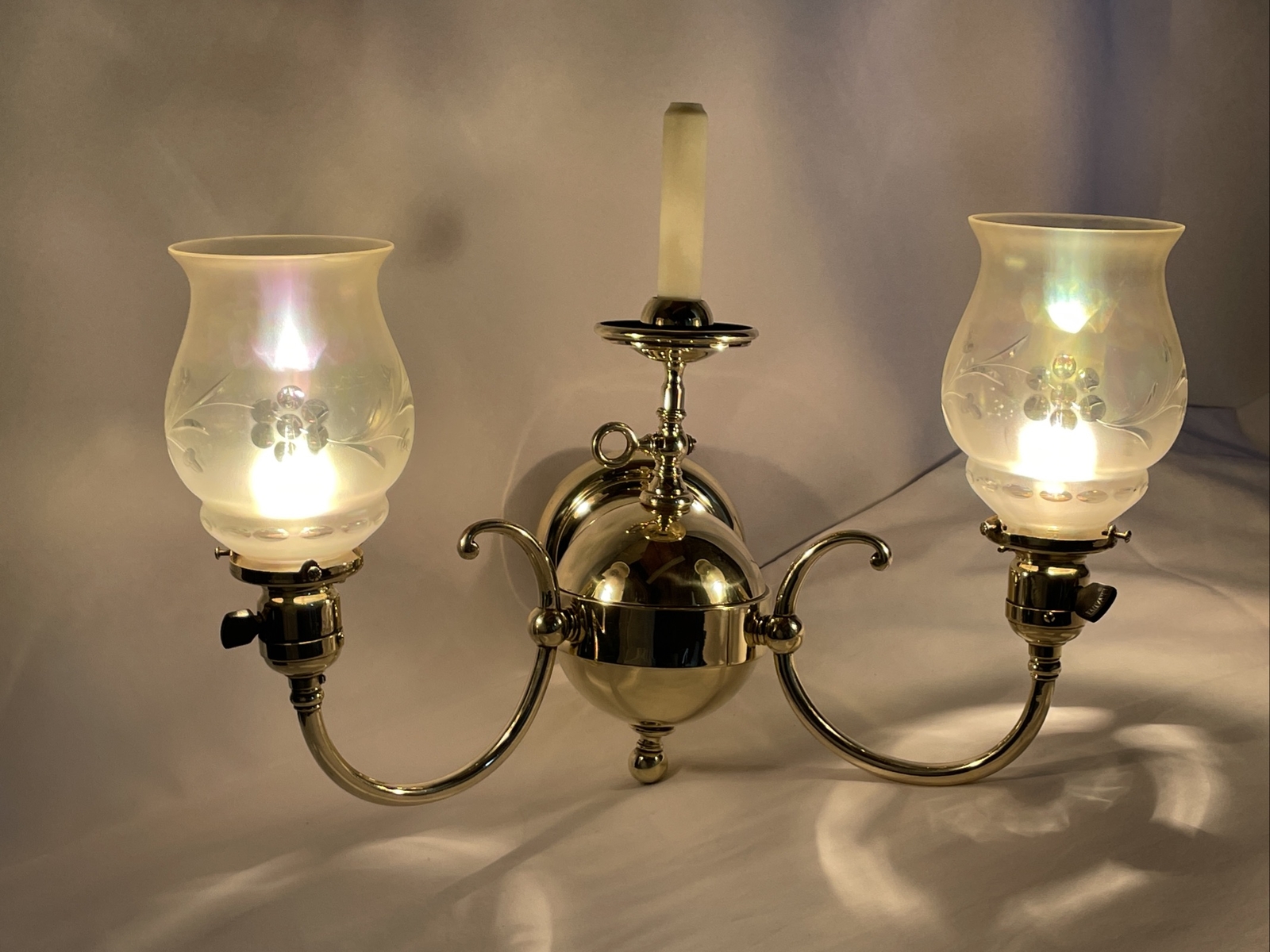 Antique Faries Style Victorian Brass Wall Sconce Lamp 2Arm Glass Shades Gasolier