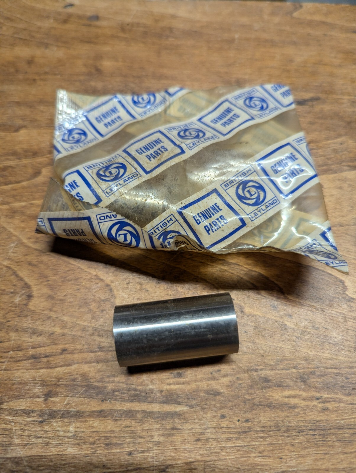 British Leyland NOS Lower WIshbone Bush Triumph TR2 -TR4 110695 661-570