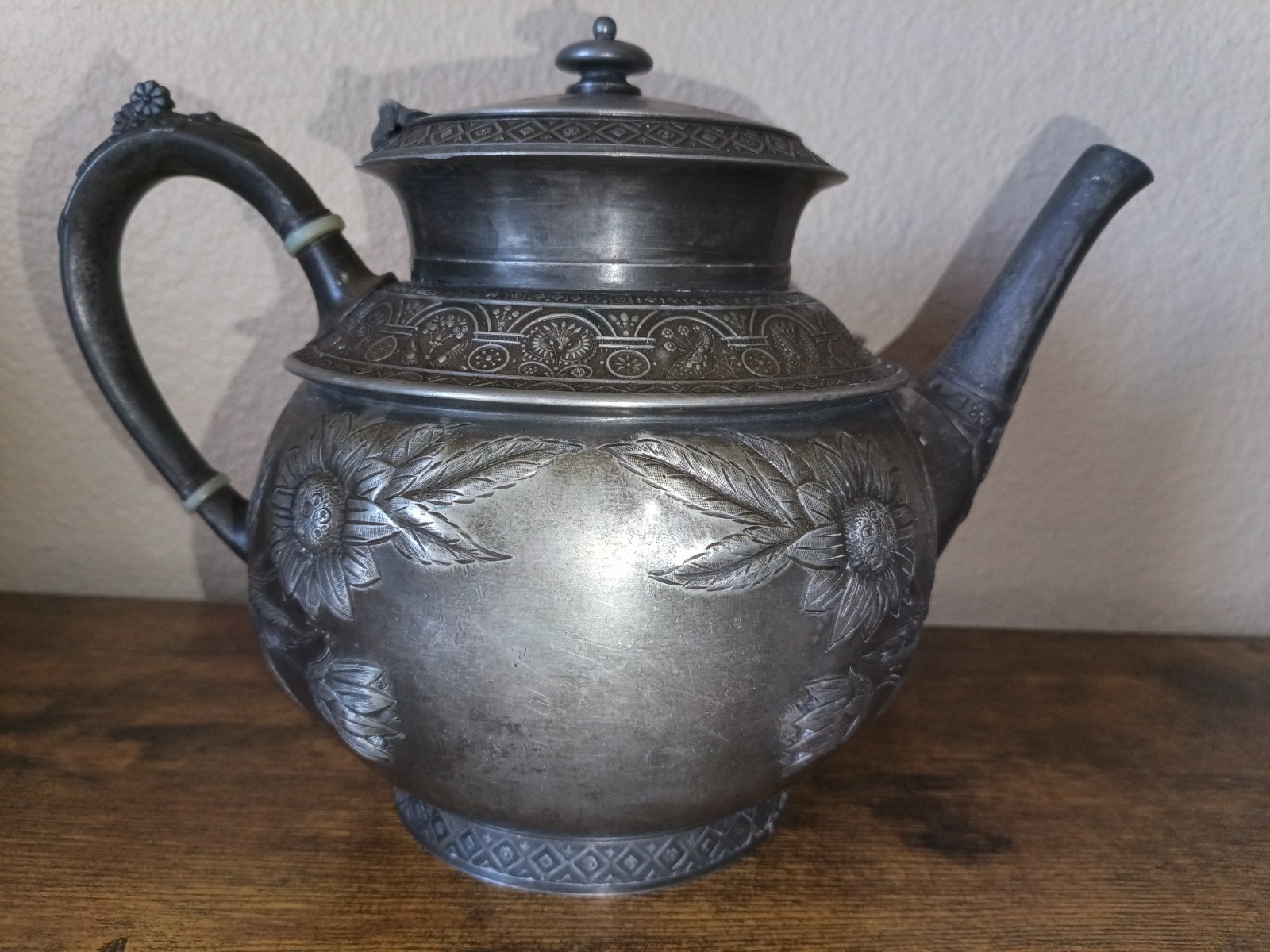 Antique Teapot Tea Pot Middletown Quadruple Silver Plate Hard White Metal 7″