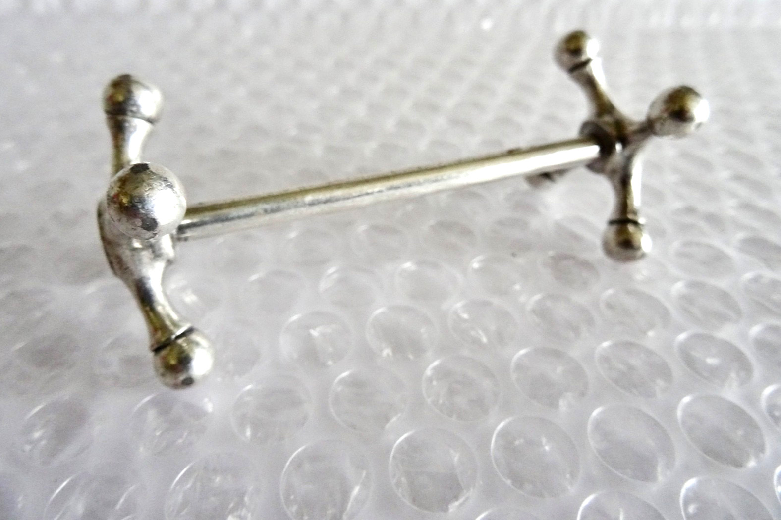 kNIFE SPOON PEN CHOPSTICK REST SILVERTONE METAL VINTAGE MID CENTURY MOD neocurio