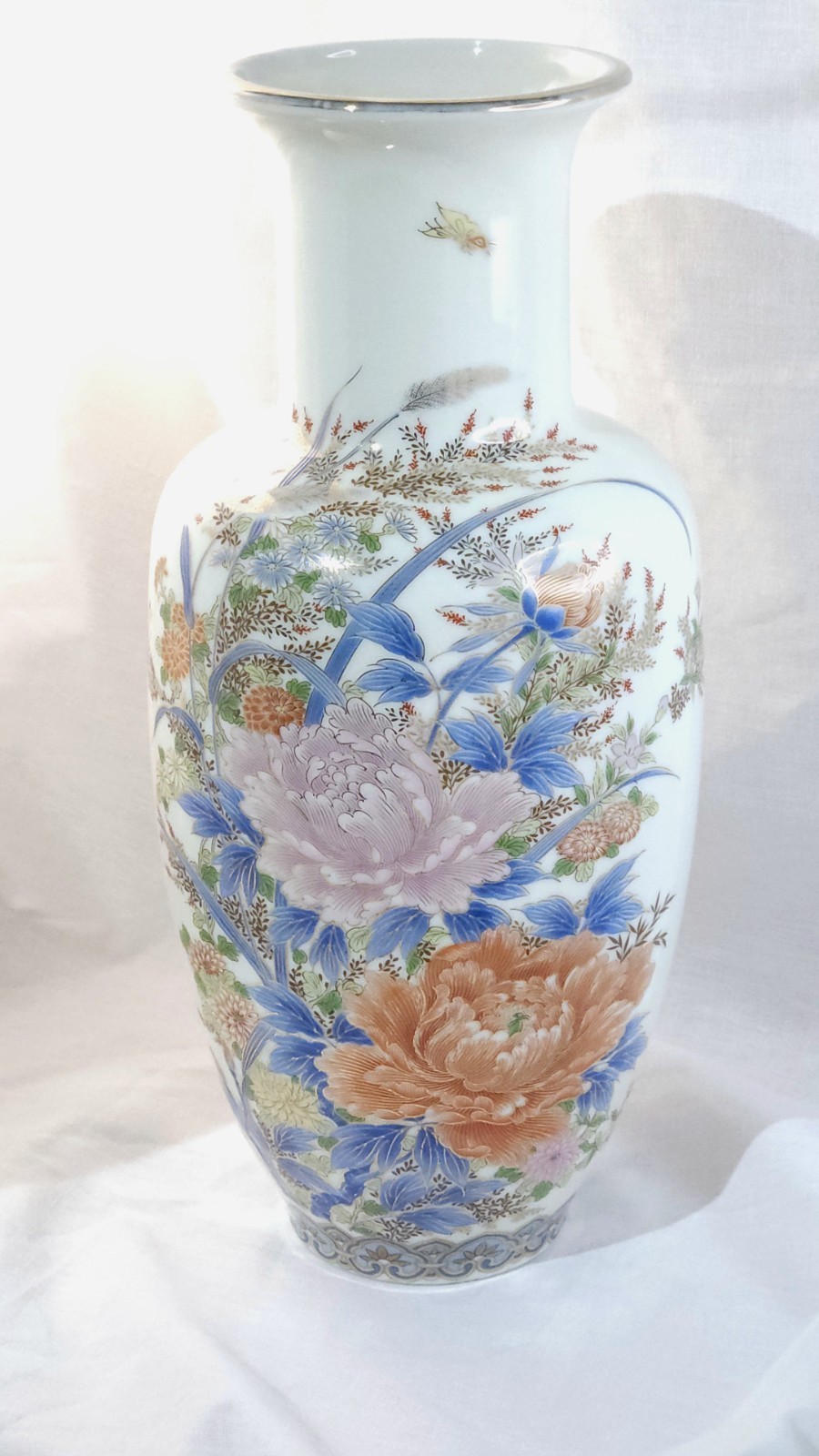 Shibata Japanese Floral Chrysanthemum Porcelain Vase 27cm Tall – Mid Century