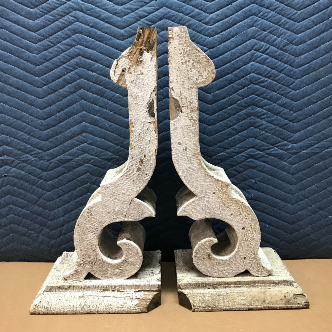 Pair Antique Large Shabby White Wood Corbel Roof Brackets Old VTG Chic 693-26B