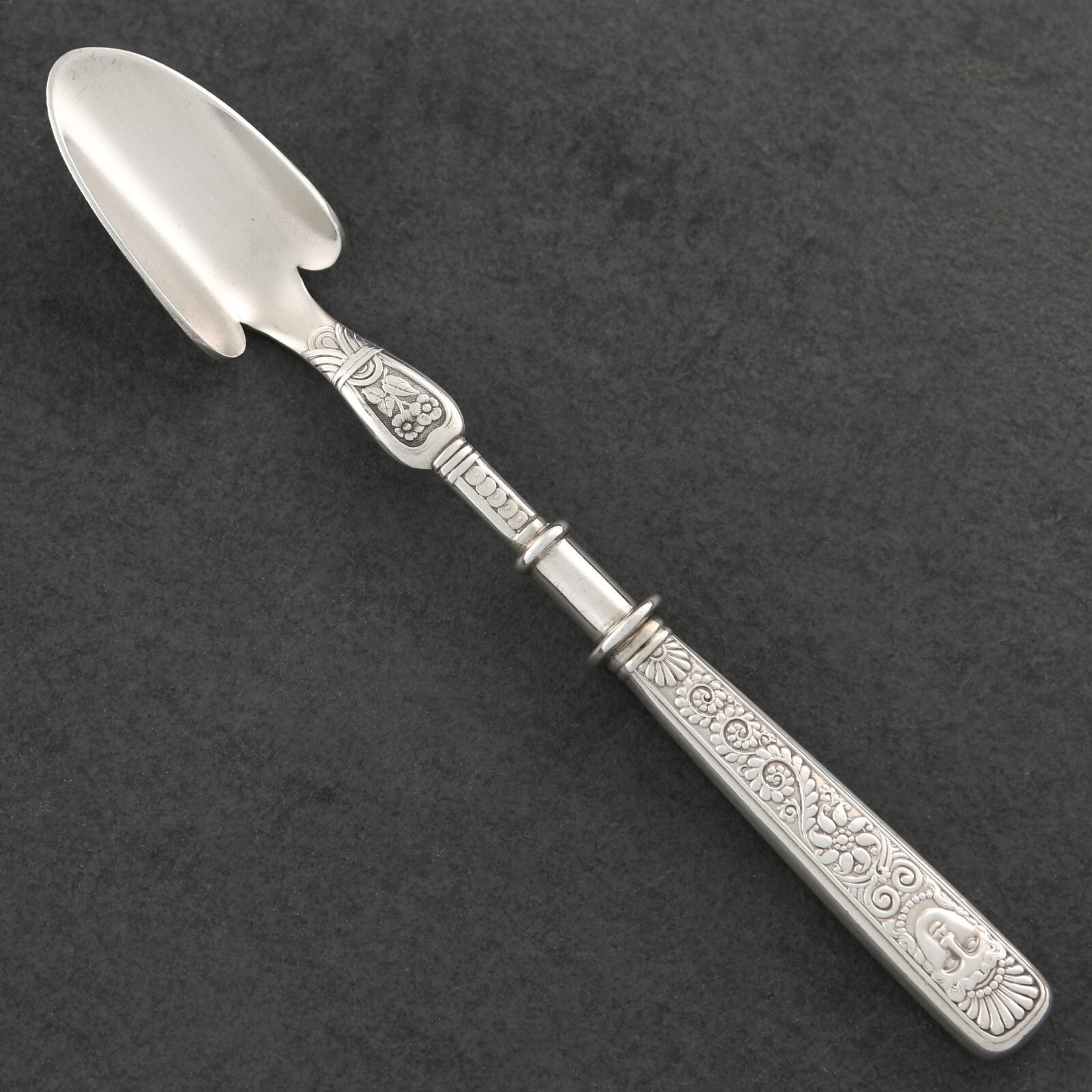 c1886 Int’l Silver 1847 Rogers Meriden ASSYRIAN HEAD Silverplate Lg Cheese Scoop