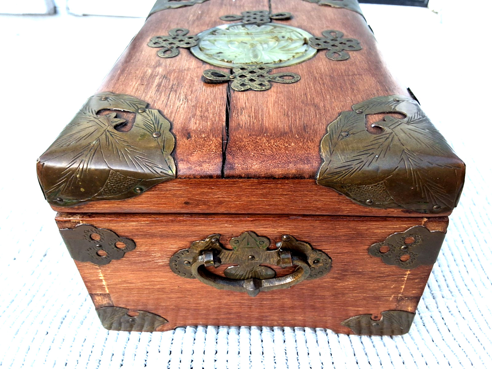 VINTAGE BRASS INLAID CHINESE WOODEN JEWELLERY TRINKET BOX with INNER TRAY